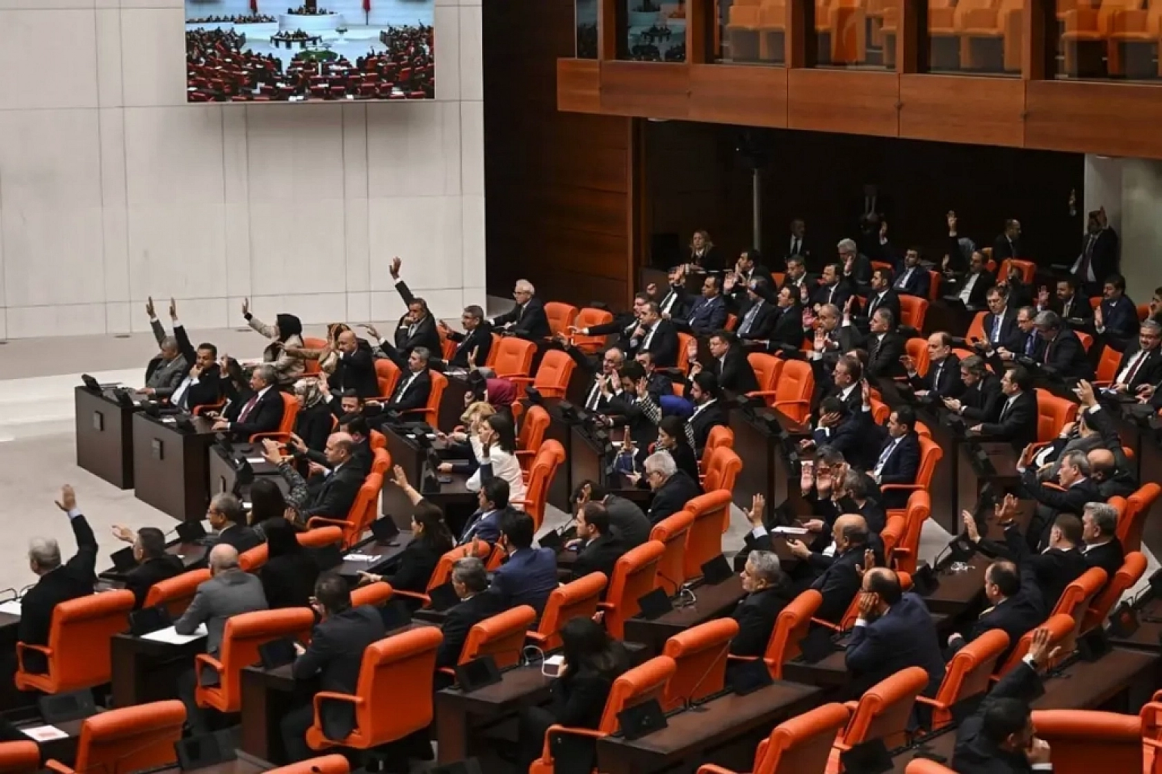 11. Yargı Paketi TBMM'de Af Kabul Edildi: Düzenlemeden Kimler Yararlanacak?