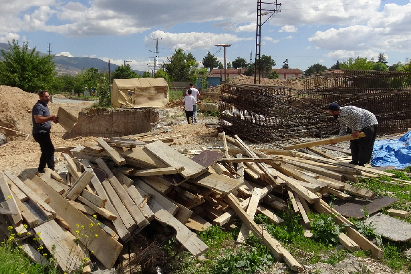 Yeşilyurt'ta cami inşaatı maddi nedenlerle durdu: Hayırseverlerden destek bekleniyor!