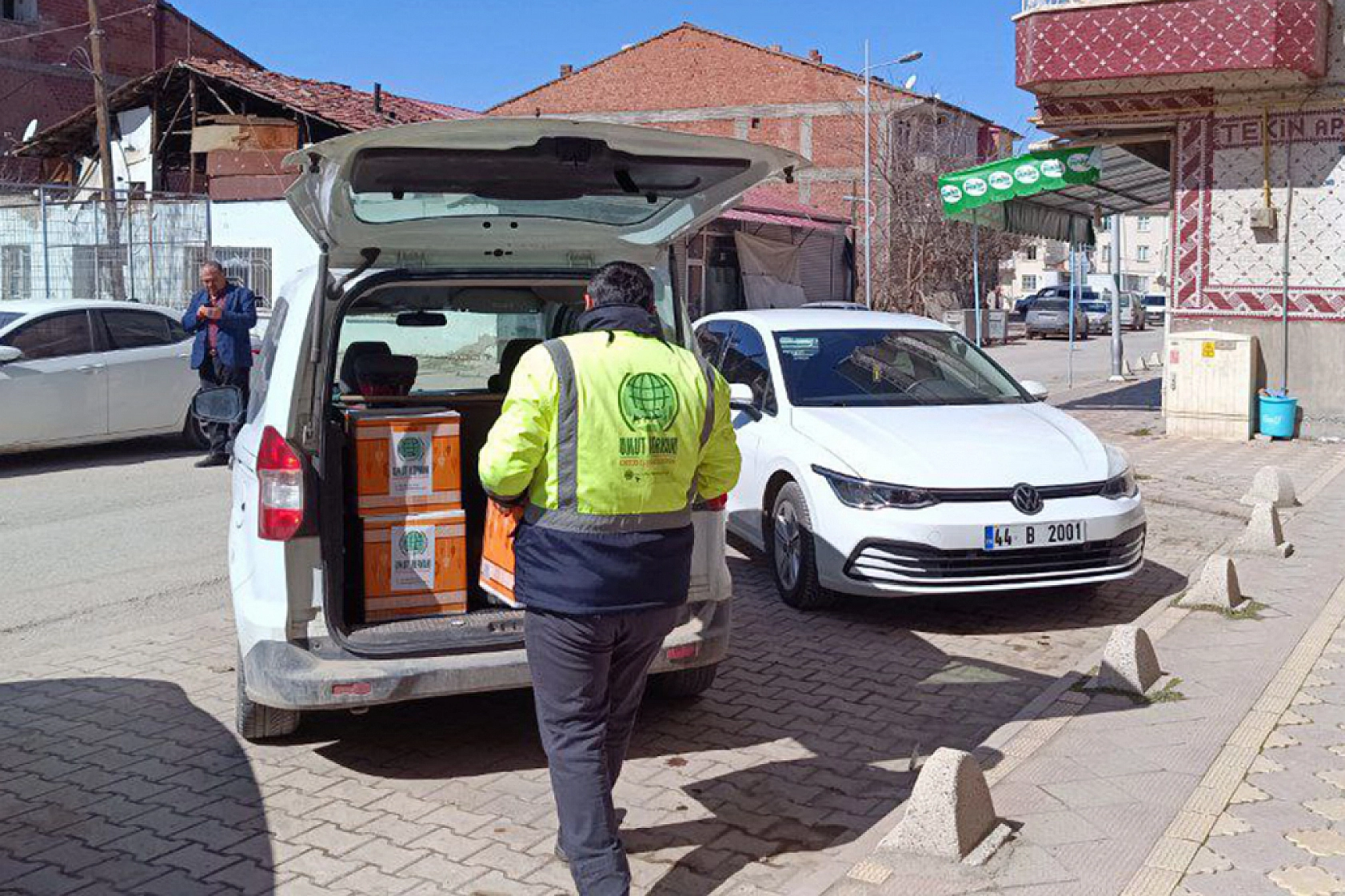 Umut Kervanı Malatya'da yüzlerce aileye destek oluyor!