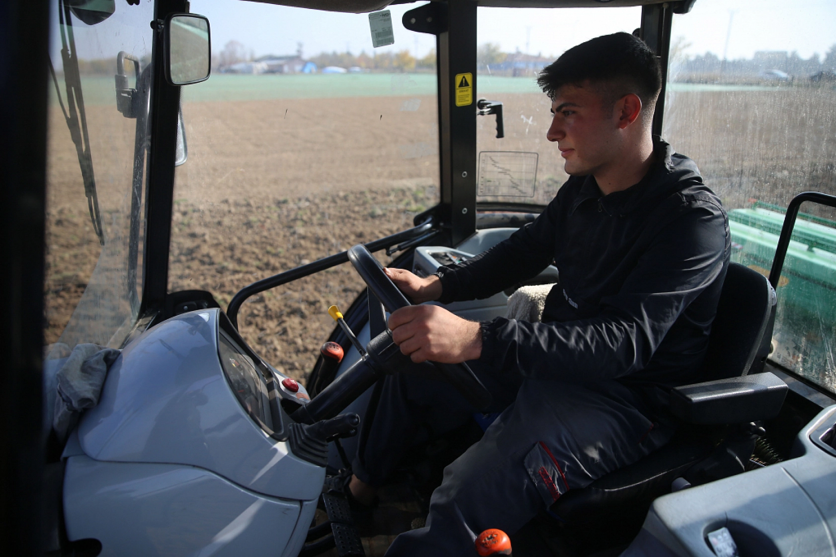 Liseli çiftçiler tohumları toprakla buluşturdu