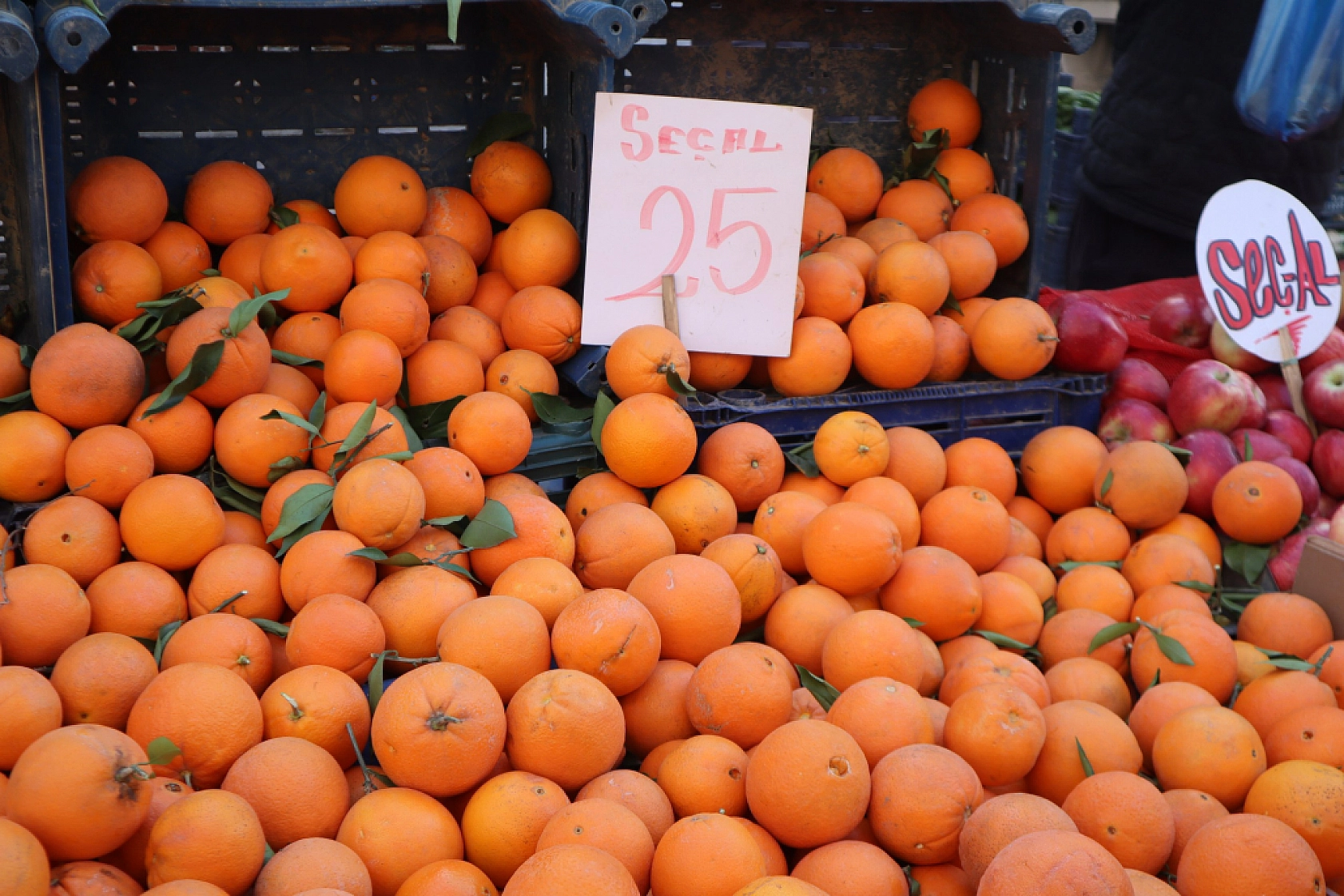 Market Fiyatları Yükseldi! Vatandaş Semt Pazarlarına Akın Etti!