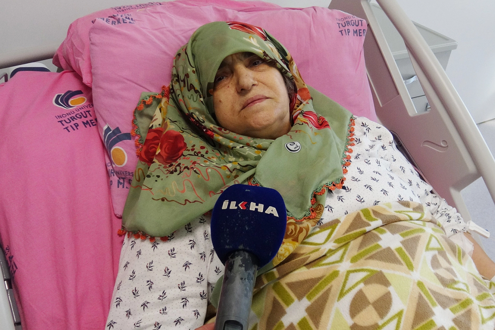Dizinde taşlaşmış 24 kitleyle 15 yıl yaşadı! Aynı anda iki ameliyat oldu…