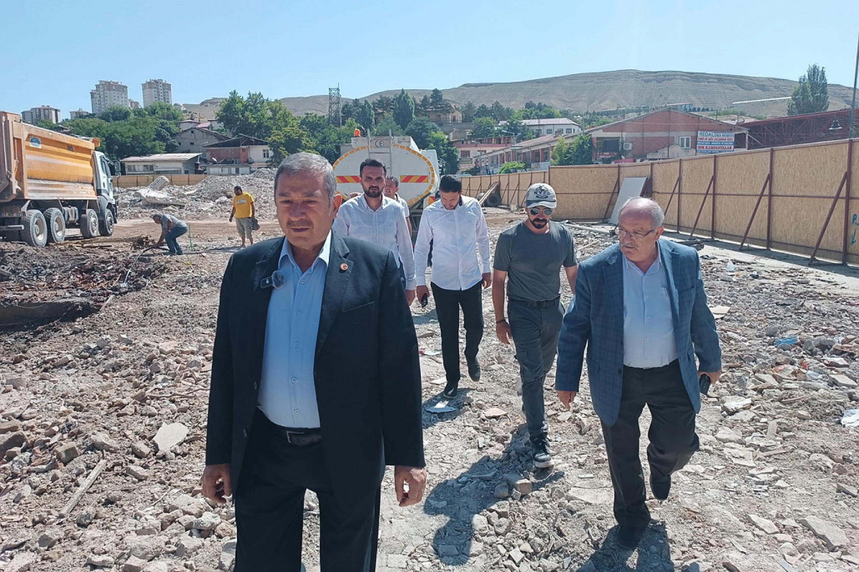 Malatya'da Yeni Çarşı hızla yükseliyor | 251 İşyeri ve 400 araçlık kapalı otopark, 2 Bin fore kazık üzerine inşa ediliyor...