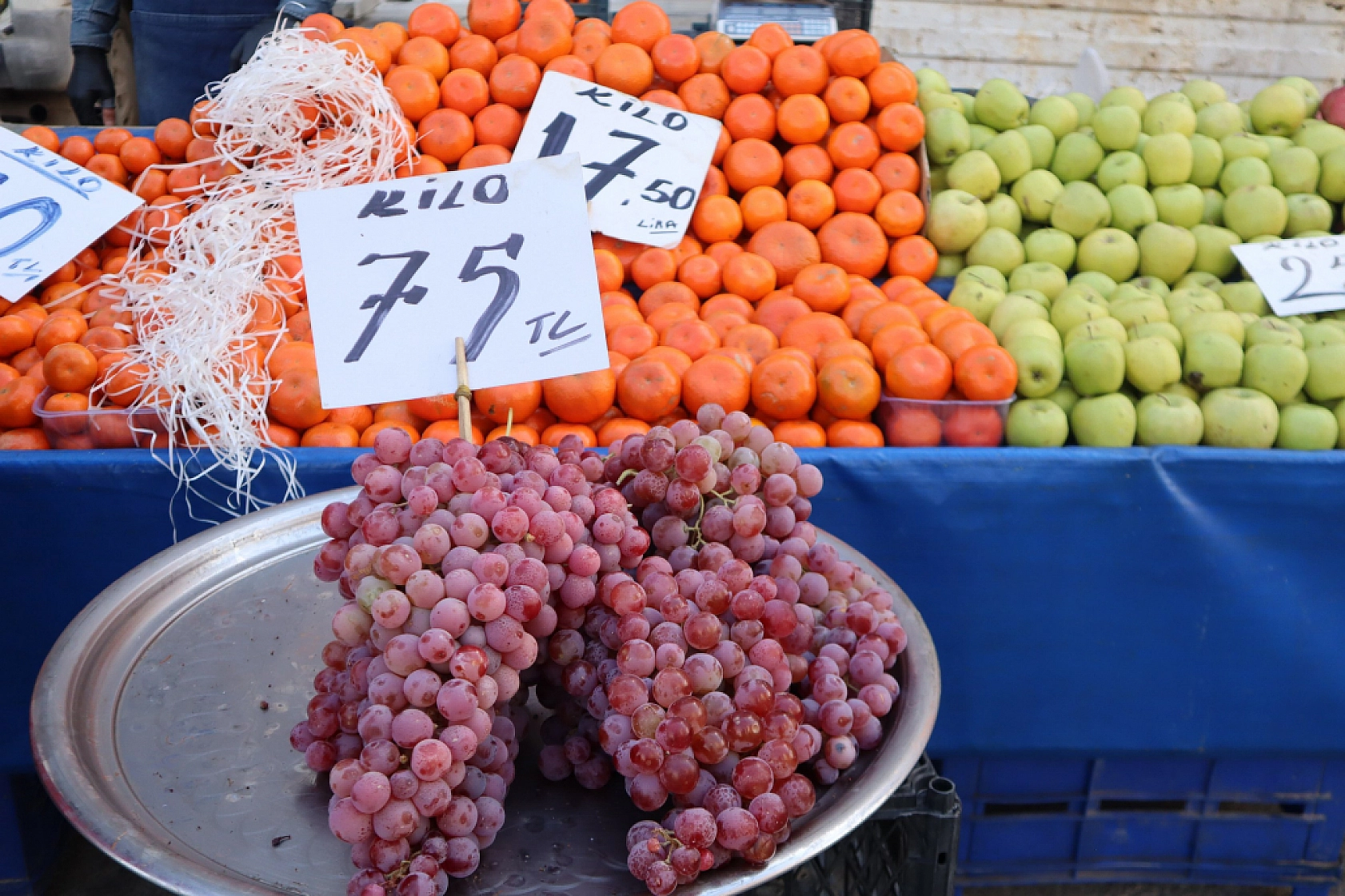 Market Fiyatları Yükseldi! Vatandaş Semt Pazarlarına Akın Etti!