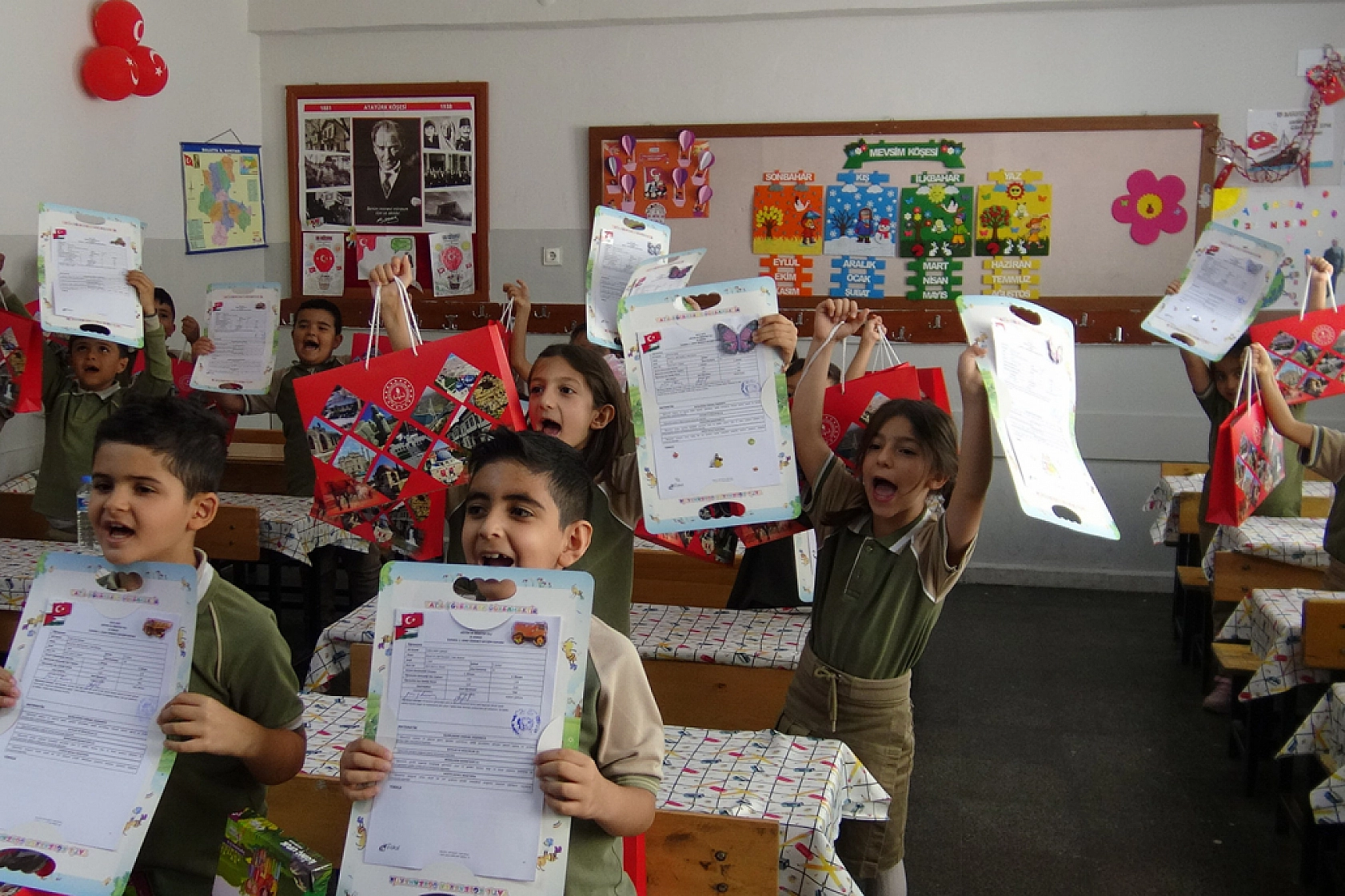 Malatya'dan anlamlı mesaj: Karne heyecanına Gazze hassasiyeti!