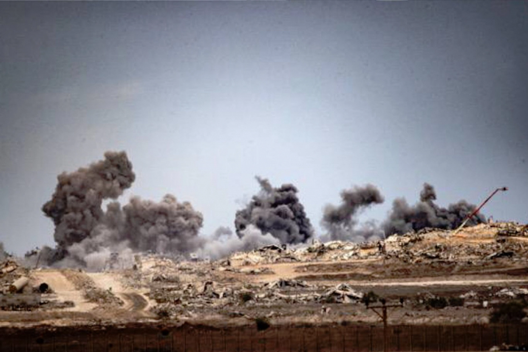 Gazze'de ateşkesin adı var, kendisi yok