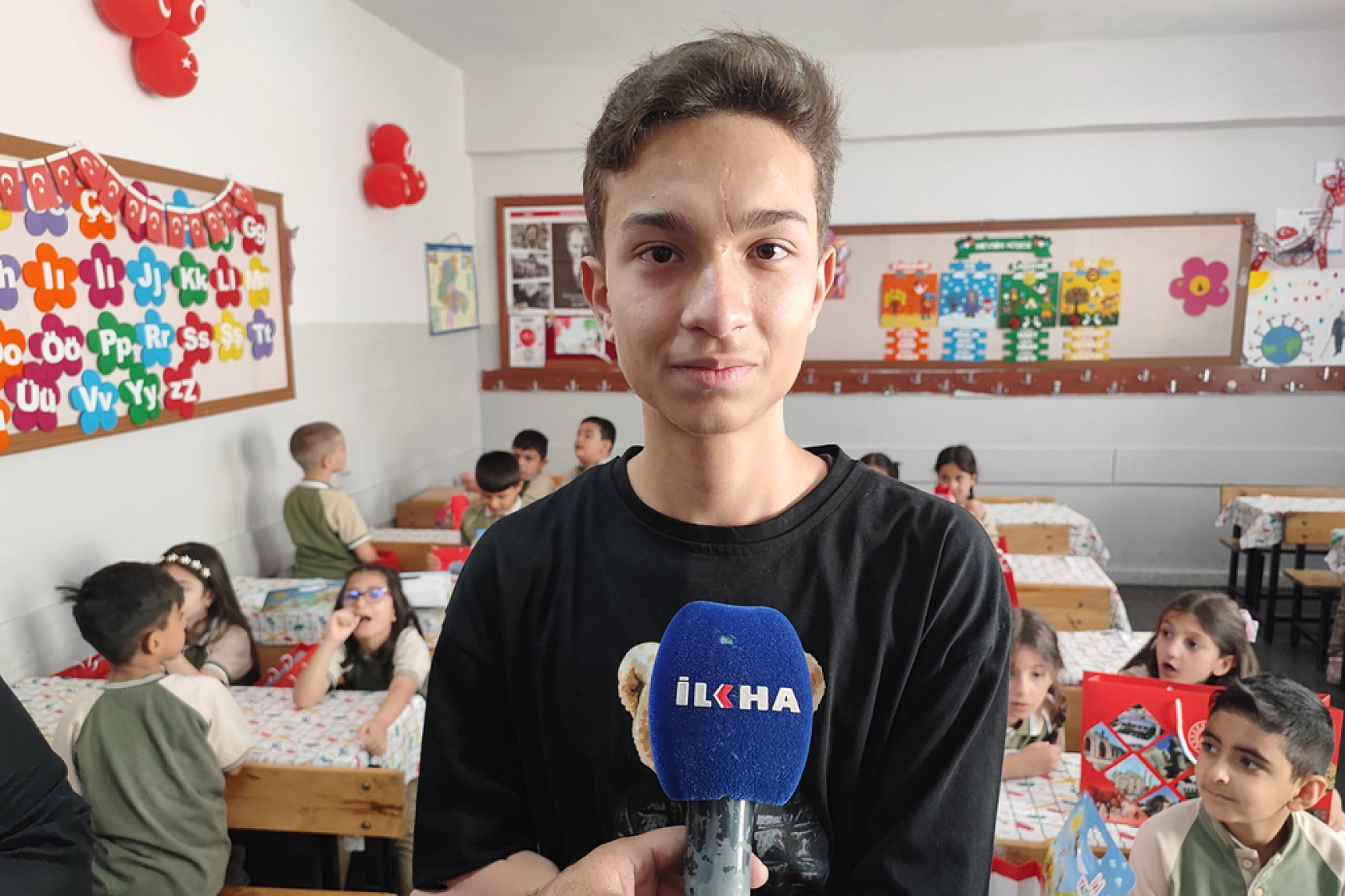 Gazzeli kardeşlerin karne sevinçleri buruk kaldı