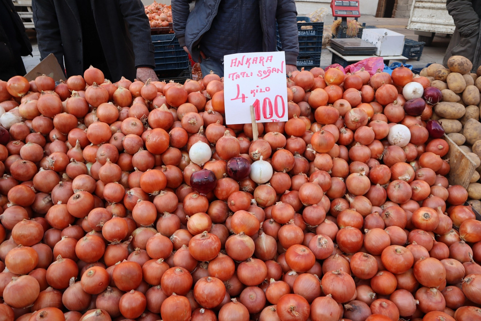 Market Fiyatları Yükseldi! Vatandaş Semt Pazarlarına Akın Etti!