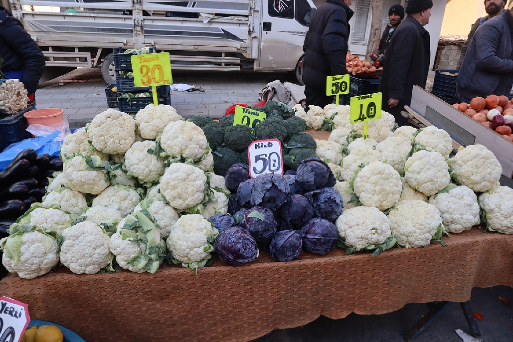 Market Fiyatları Yükseldi! Vatandaş Semt Pazarlarına Akın Etti!