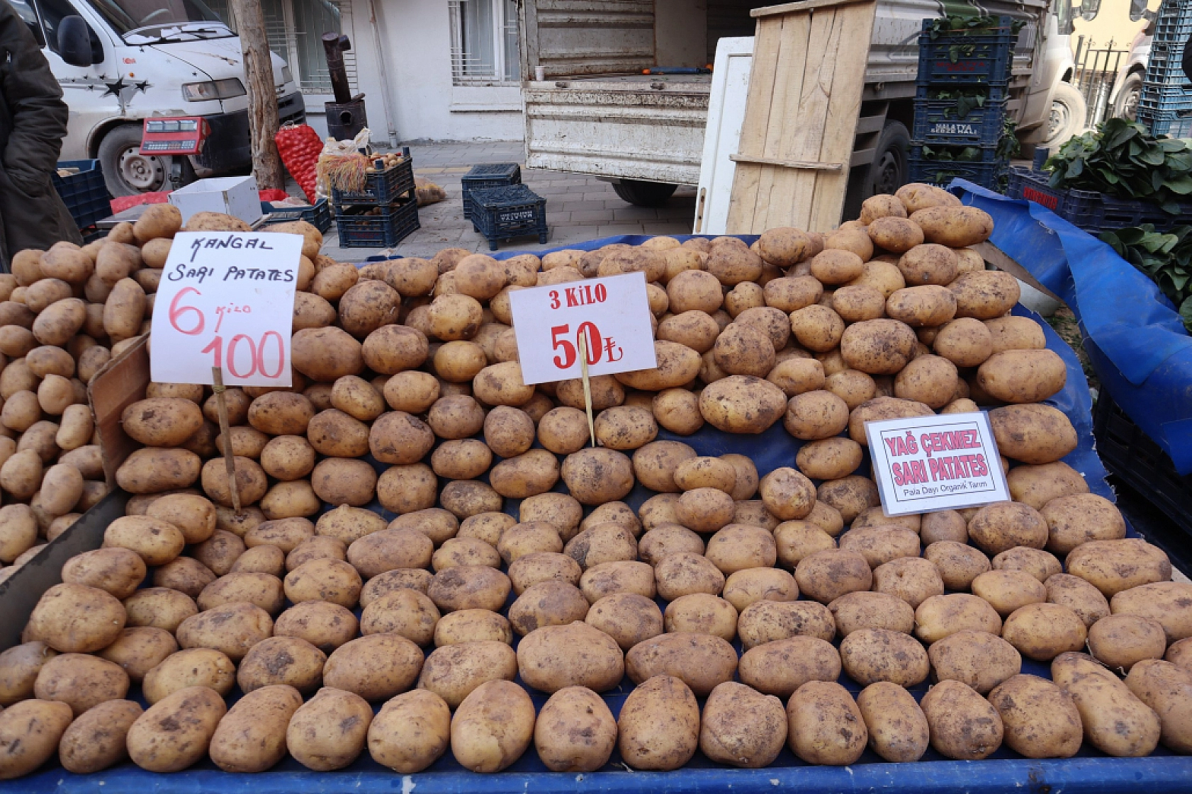 Market Fiyatları Yükseldi! Vatandaş Semt Pazarlarına Akın Etti!