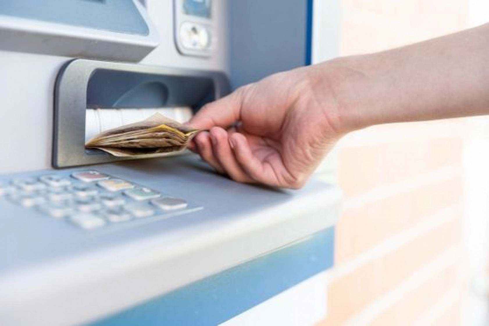 ATM'lerde Yeni Düzenleme: Şifreler Tarih Oluyor!