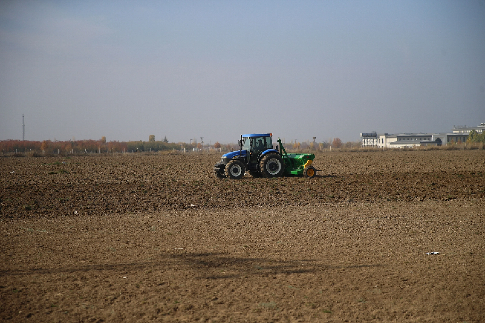Liseli çiftçiler tohumları toprakla buluşturdu