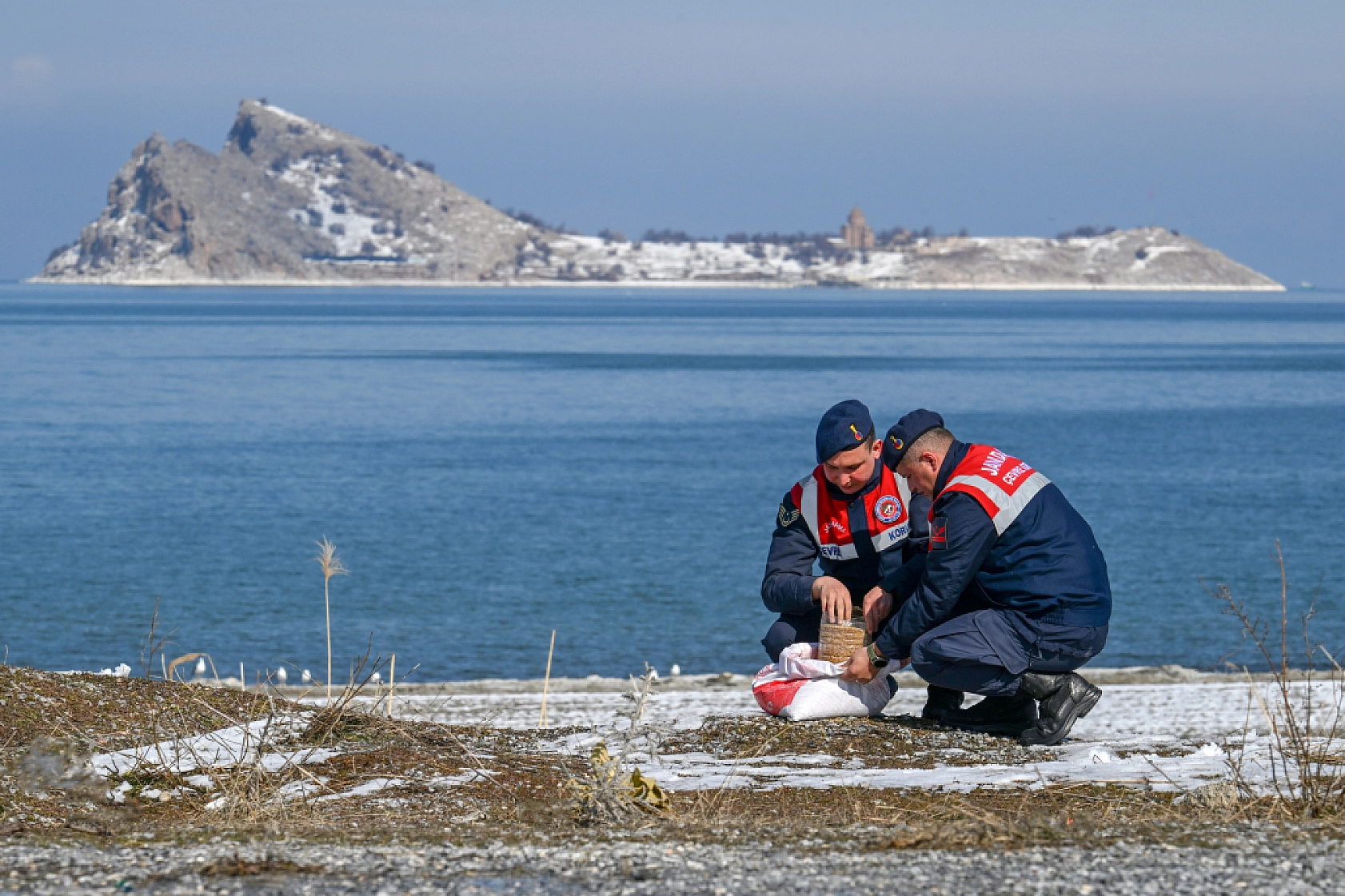 Jandarma göçmen kuş nöbetinde