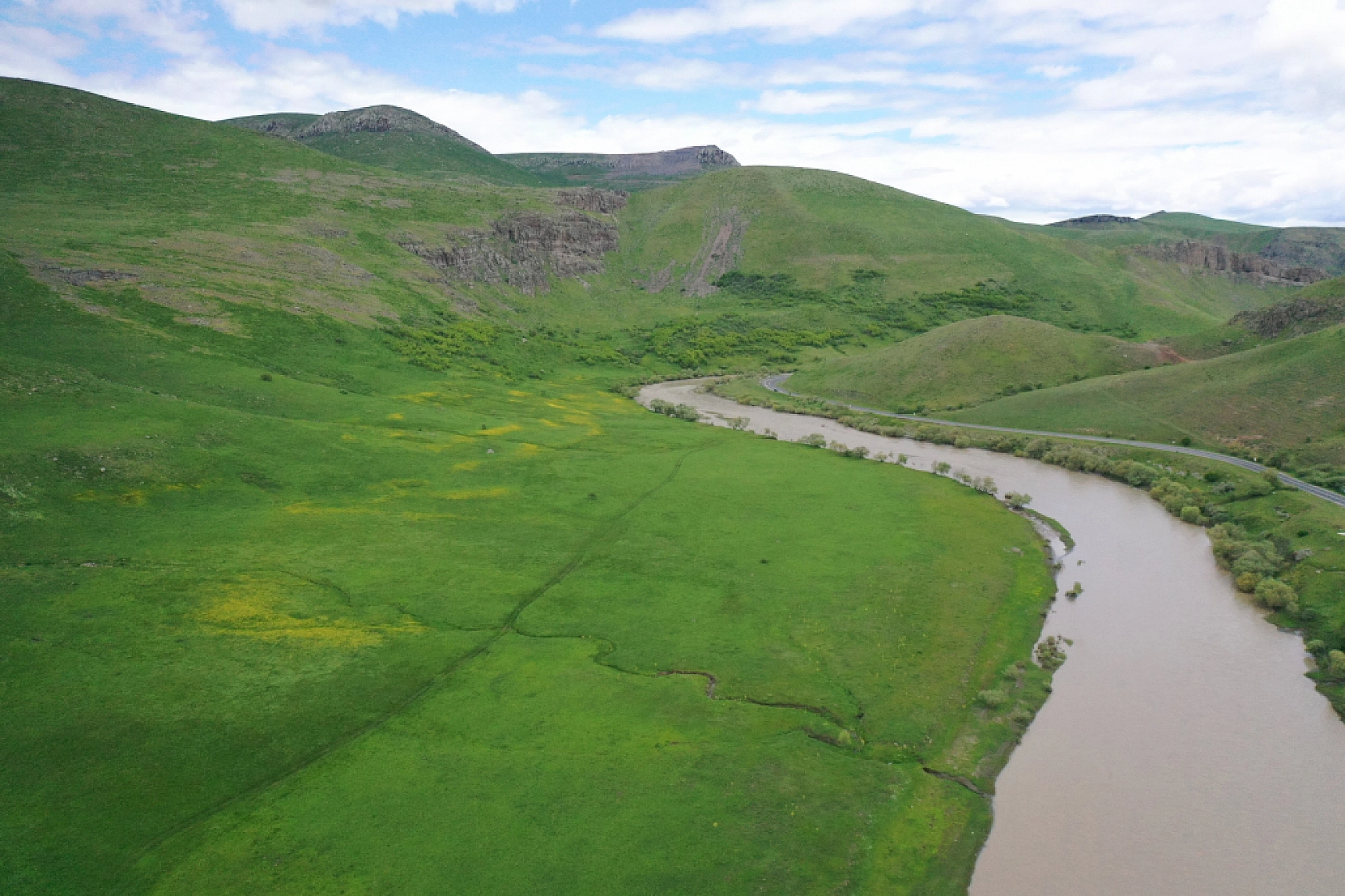 Ağrı bir yandan kış, bir yandan baharı yaşıyor..!