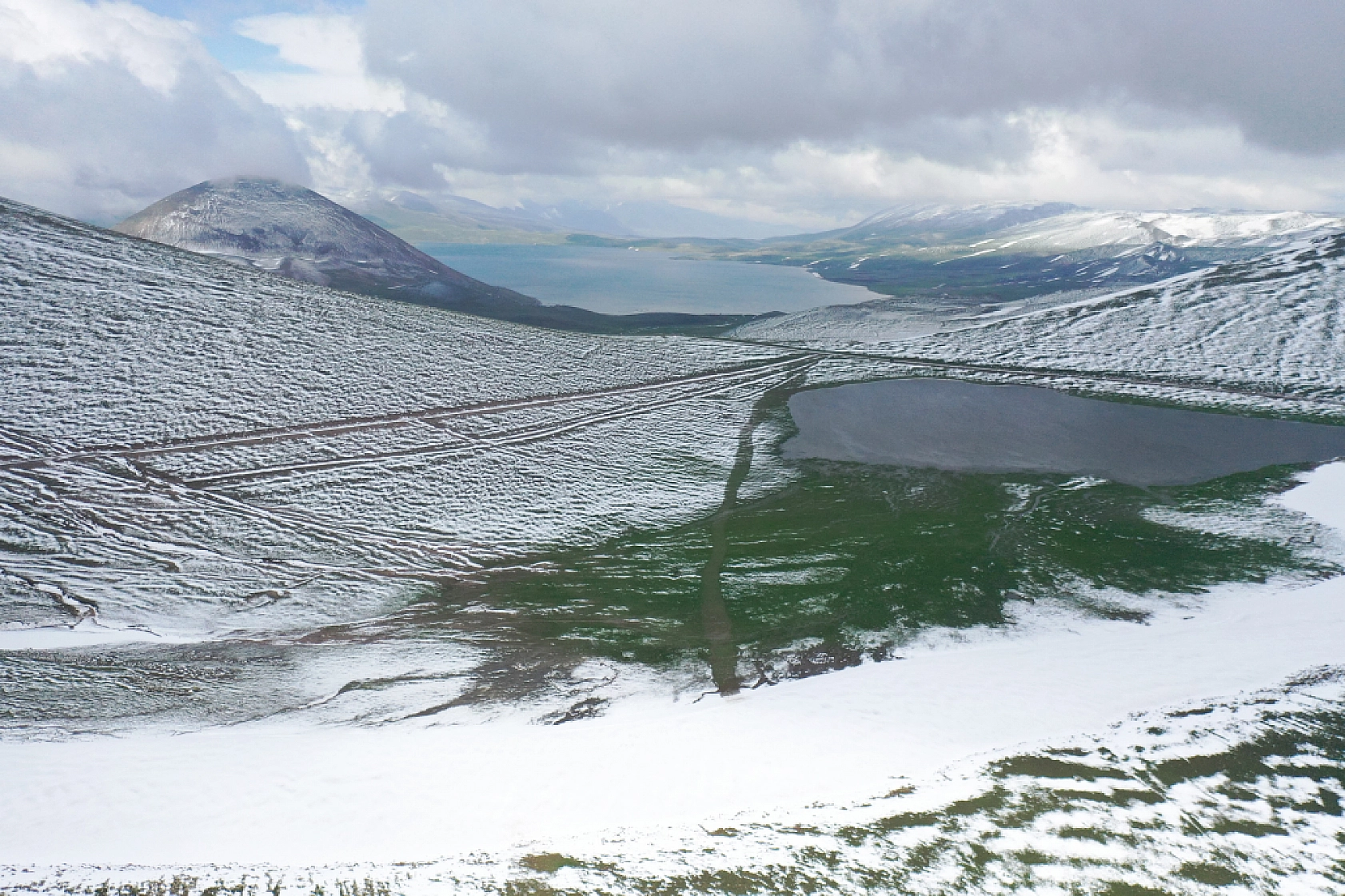 Ağrı bir yandan kış, bir yandan baharı yaşıyor..!