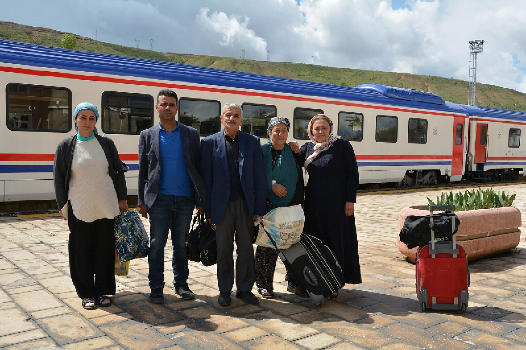 Kayseri, Sivas, Malatya, Elazığ, Bingöl'den geçerek, Bitlis'e ulaşıyor..! Ekonomiye Katkı Sağlıyor..!