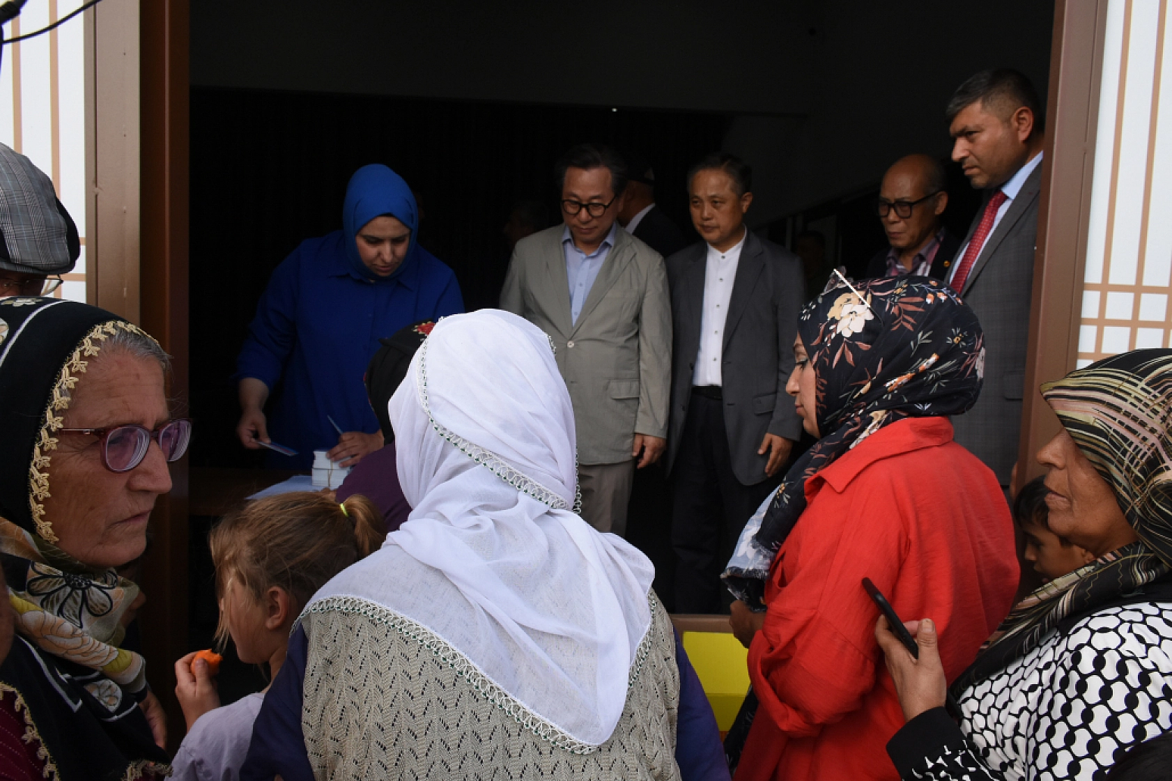 Malatya'da Depremzedelerin Yüzü Güldü: Alışveriş Kartı ve Gıda Kolisi Desteği