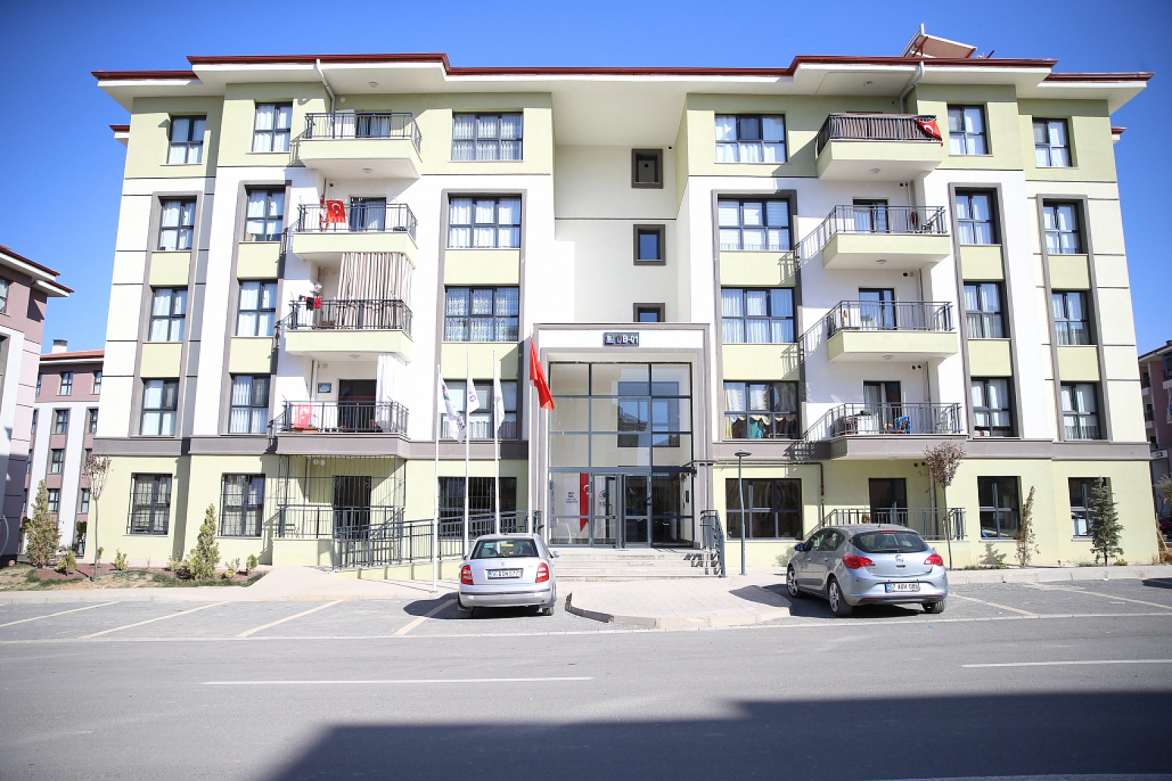 Kuralar Çekildi: Vatandaşlar Evlerine Yerleşmeye Başladı!