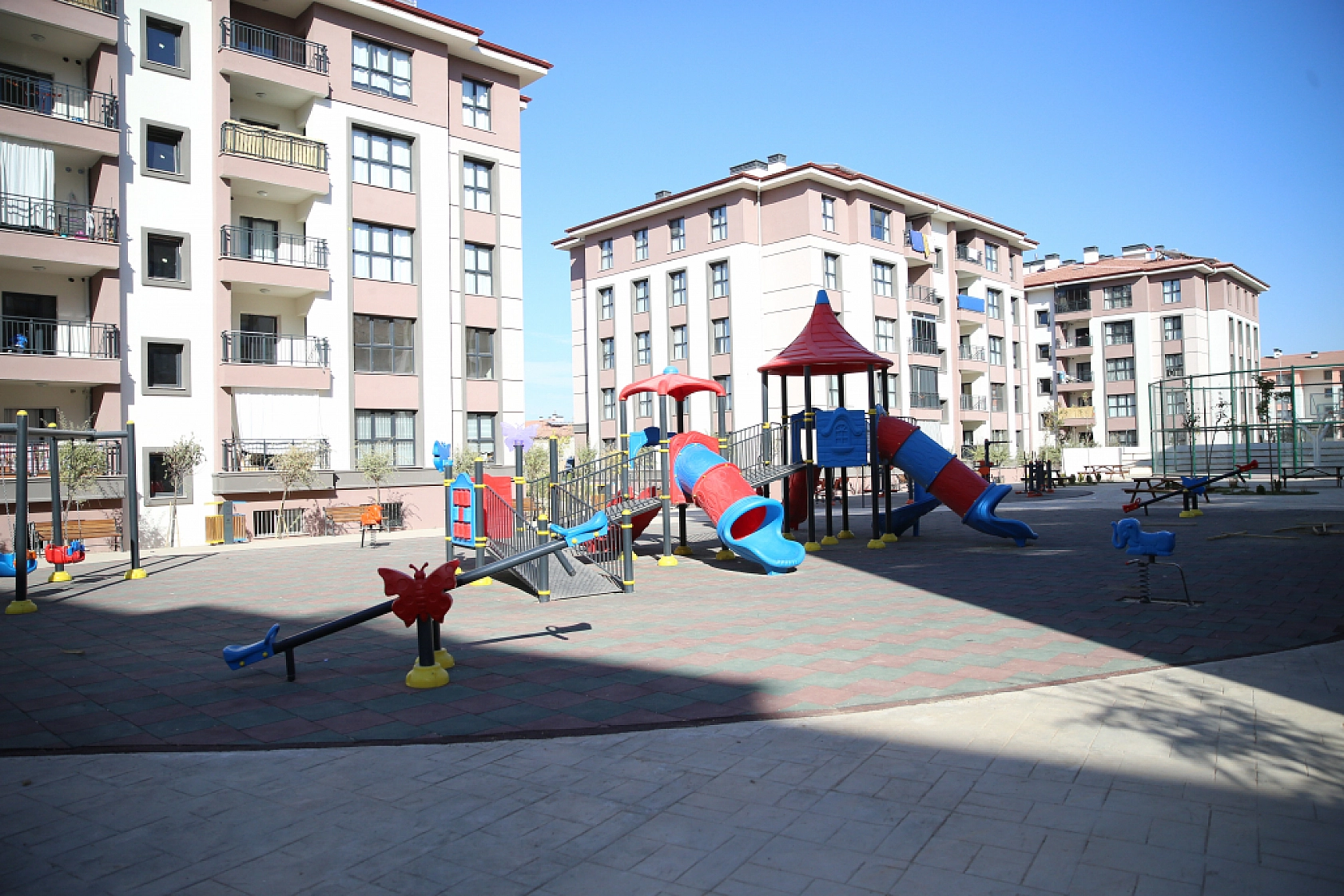 Kuralar Çekildi: Vatandaşlar Evlerine Yerleşmeye Başladı!