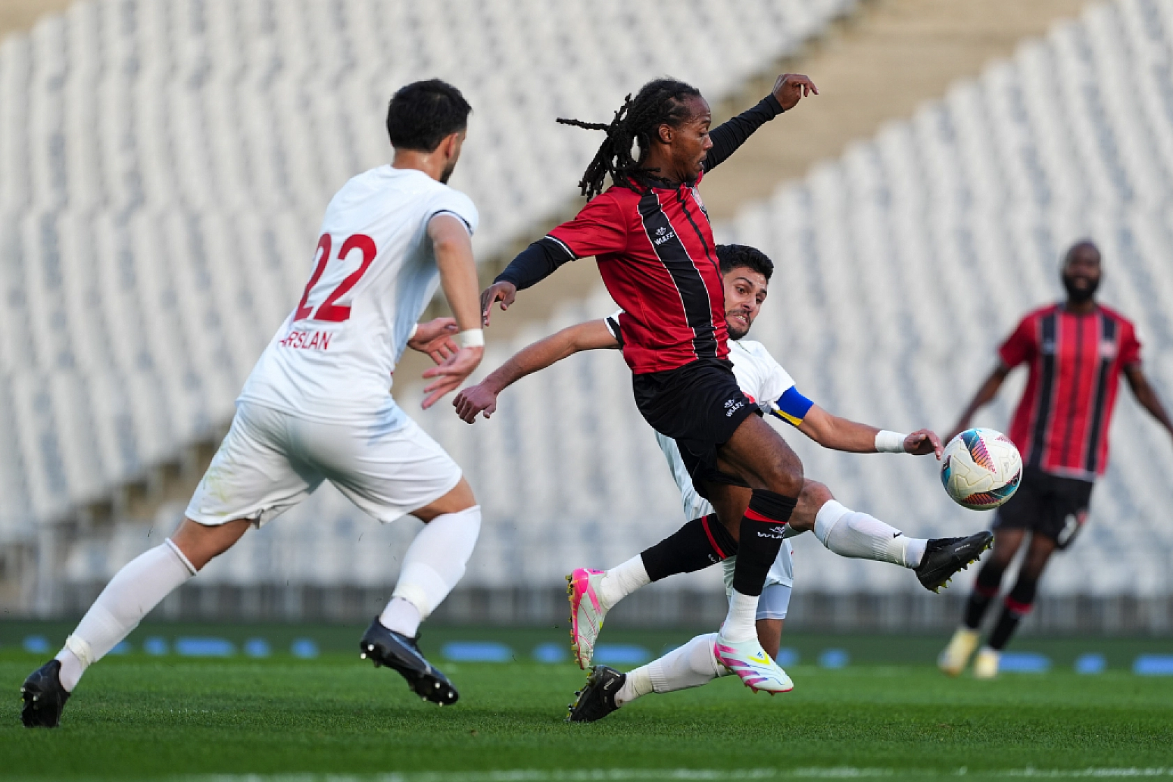 Trendyol 1. Lig Heyecanı: Camacho ve Yaman Arasında Kıyasıya Rekabet!