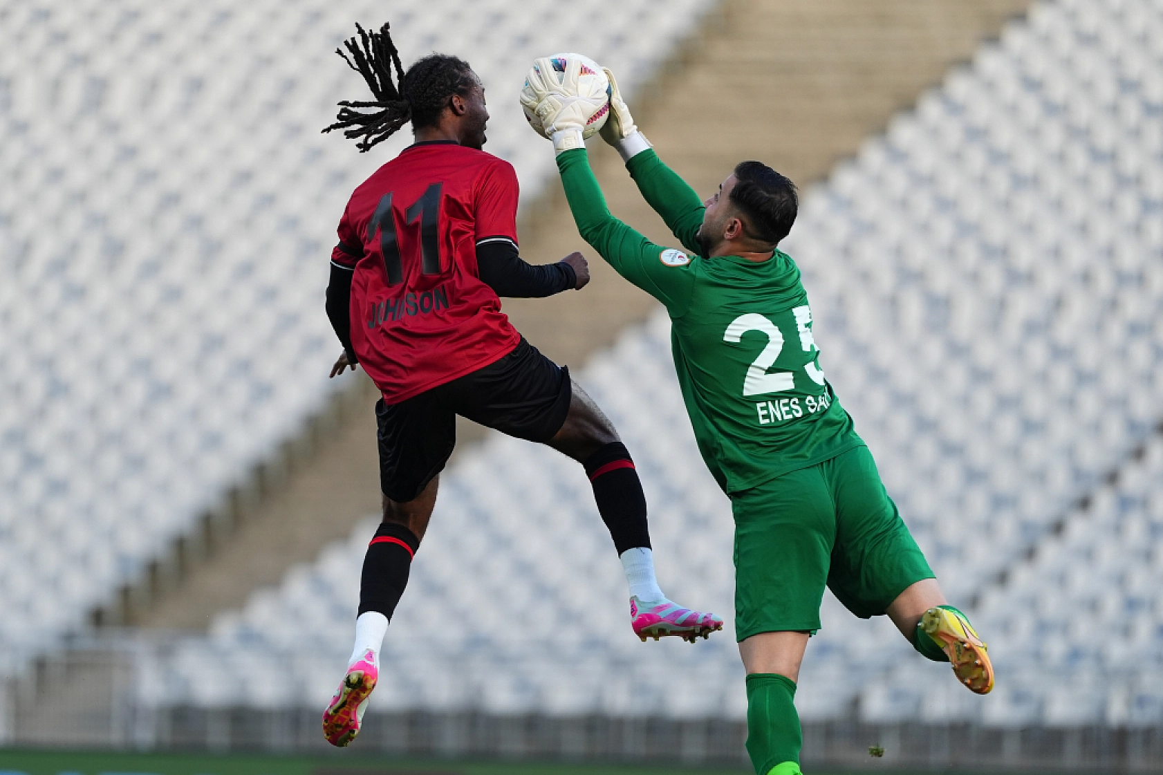 Trendyol 1. Lig Heyecanı: Camacho ve Yaman Arasında Kıyasıya Rekabet!