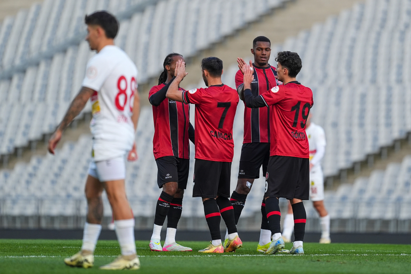 Trendyol 1. Lig Heyecanı: Camacho ve Yaman Arasında Kıyasıya Rekabet!