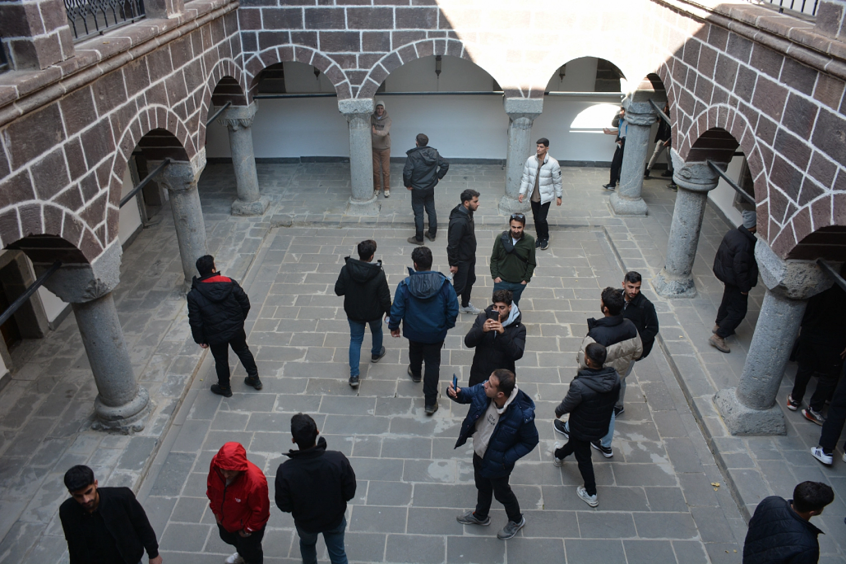 Van ve Şırnak'tan Gelen Gençler, Hakkari'nin Doğal ve Tarihi Zenginliklerini Keşfetti
