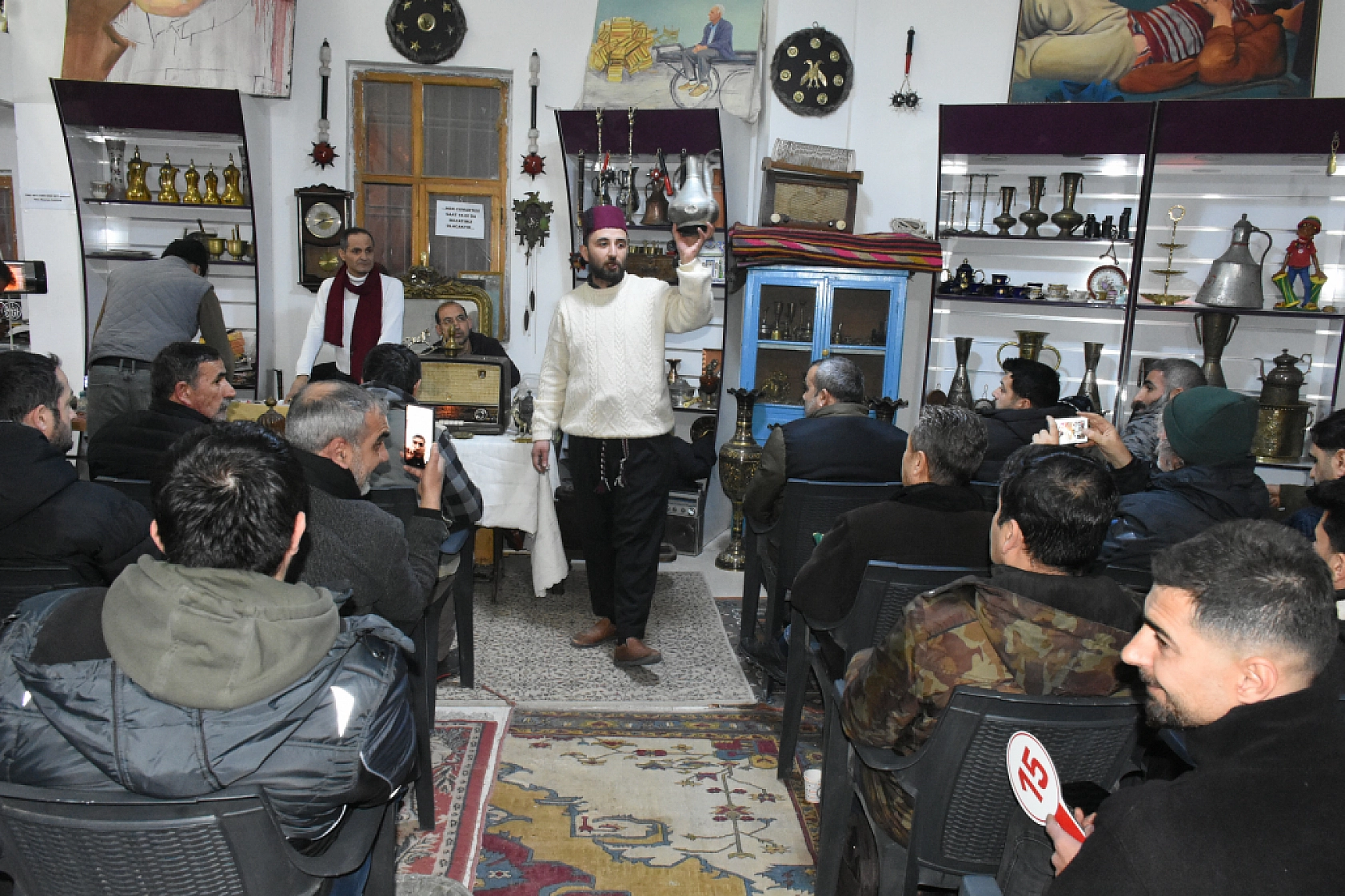 Antikaya Olan Tutkusunu İşine Dönüştürdü