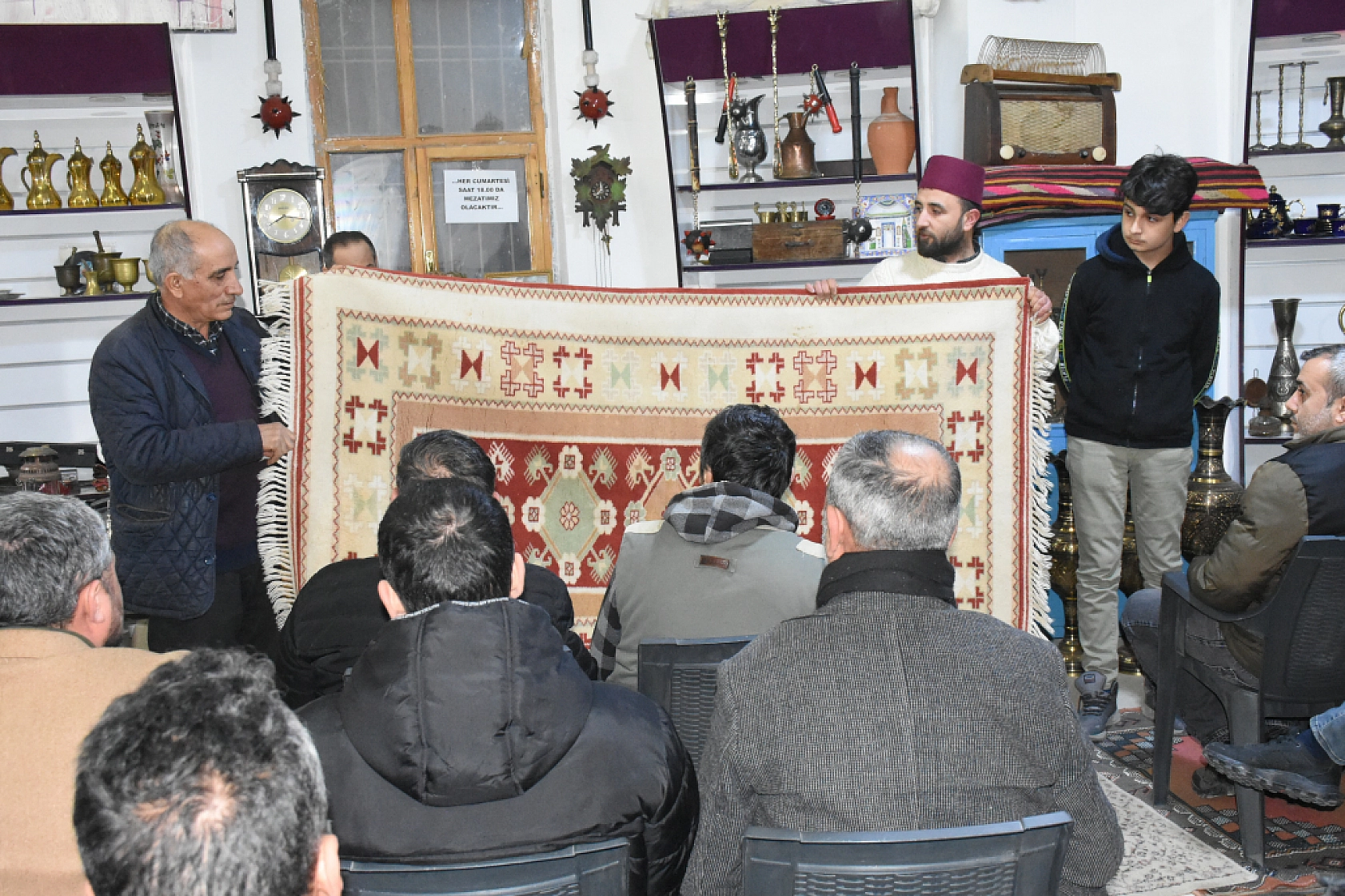 Antikaya Olan Tutkusunu İşine Dönüştürdü