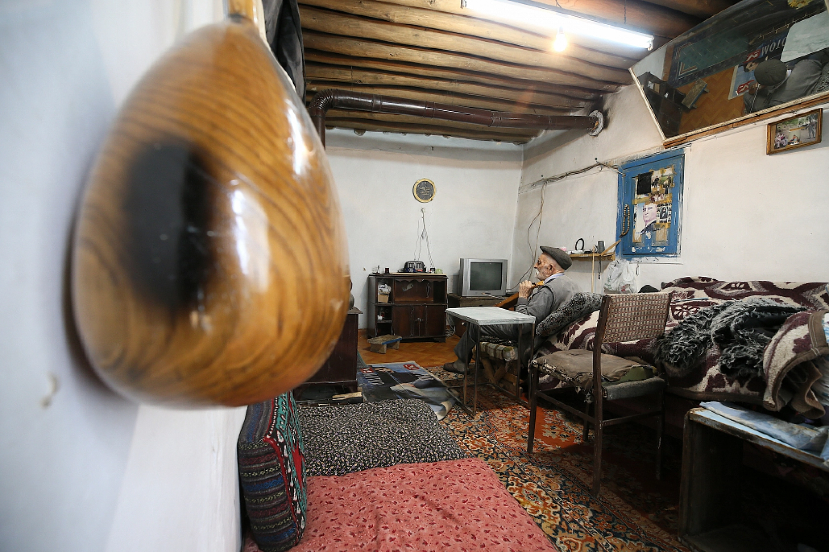 85 Yaşında İlk Günkü Heyecanıyla Kemençe ve Saz Çalıyor