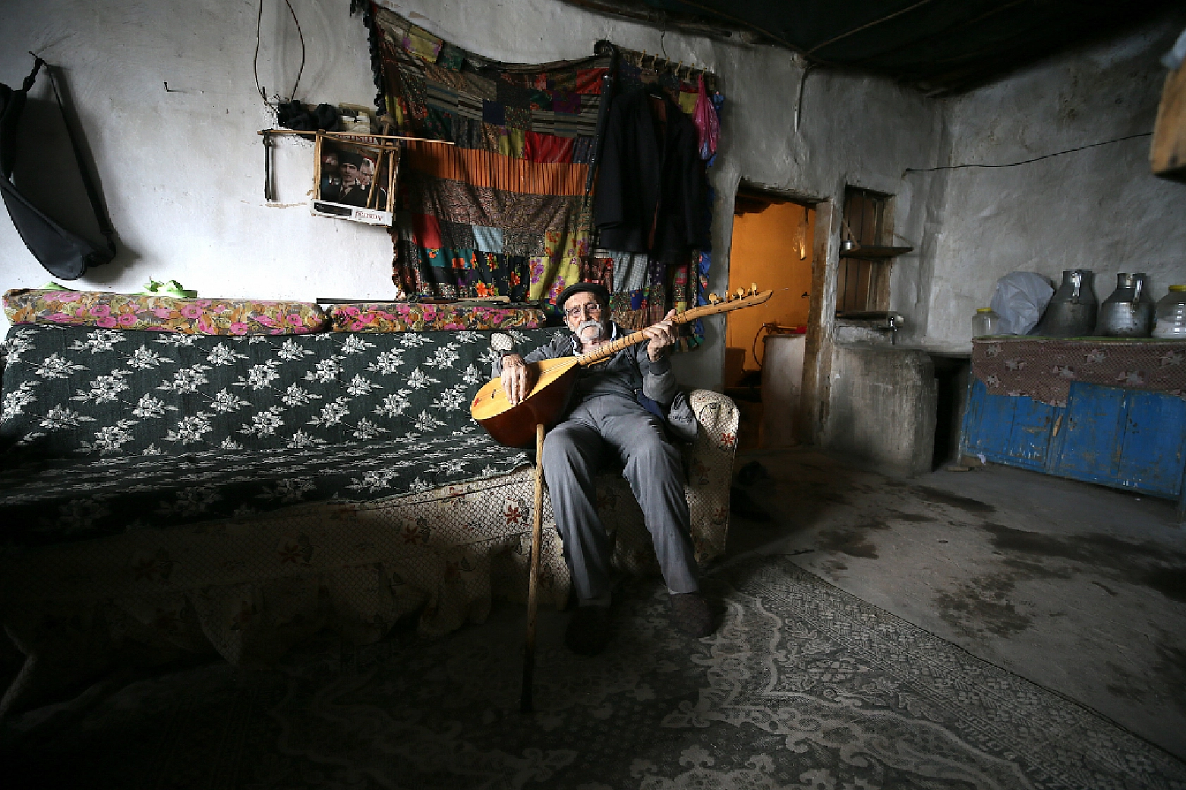 85 Yaşında İlk Günkü Heyecanıyla Kemençe ve Saz Çalıyor