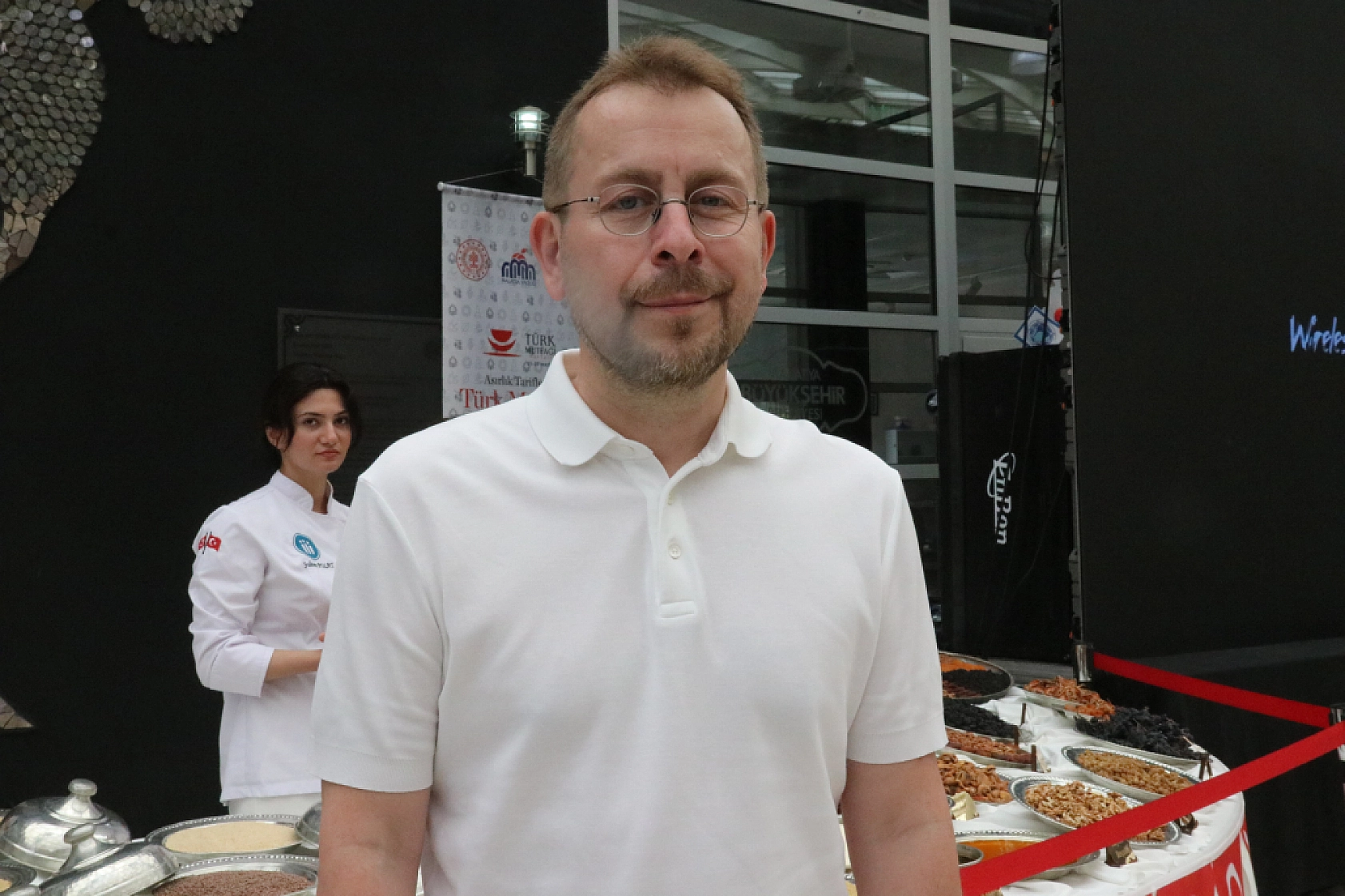 Şef Ömür Akkor, Malatya'da Mor Reyhan Şerbeti Yaptı!