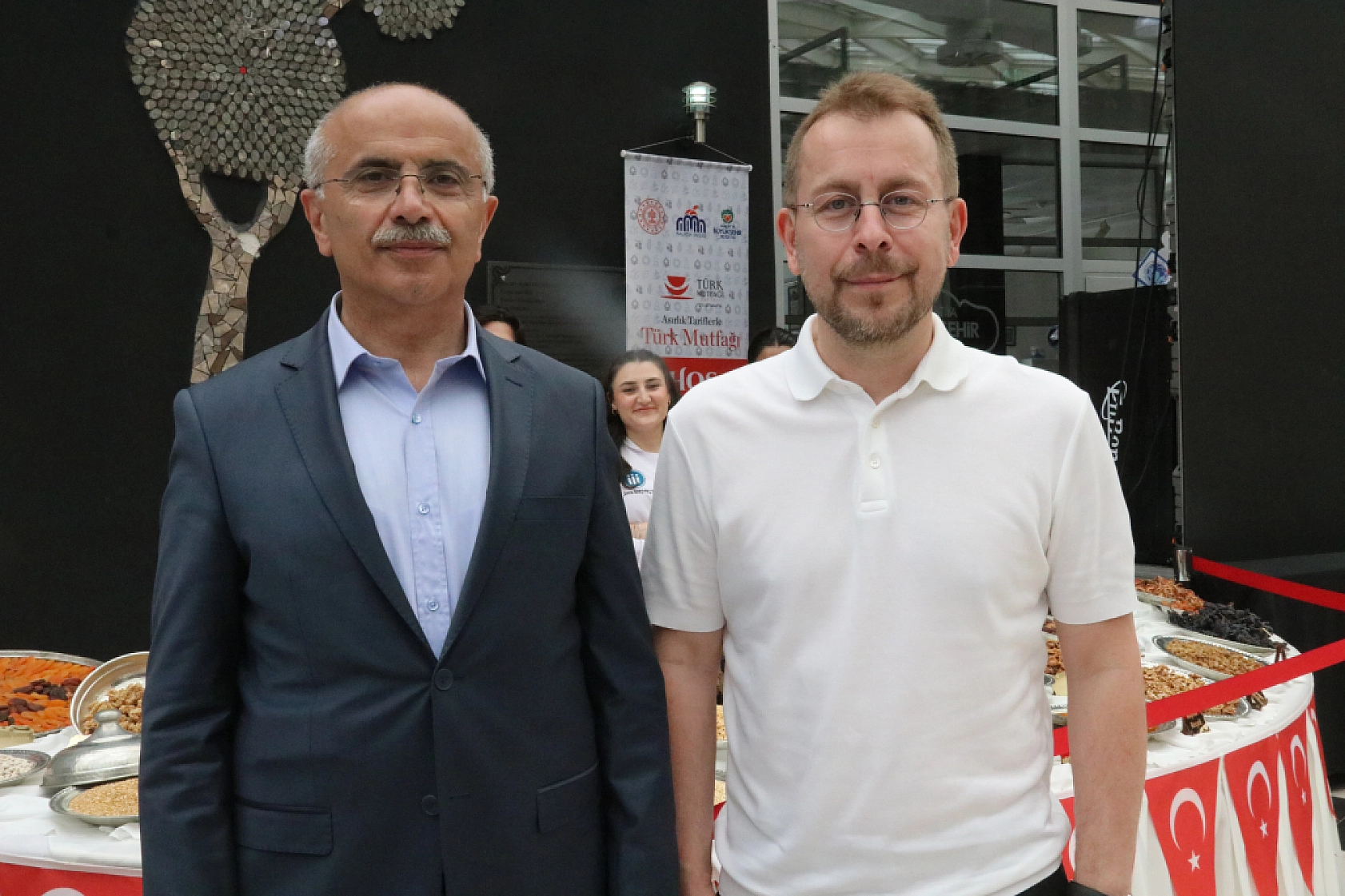Şef Ömür Akkor, Malatya'da Mor Reyhan Şerbeti Yaptı!