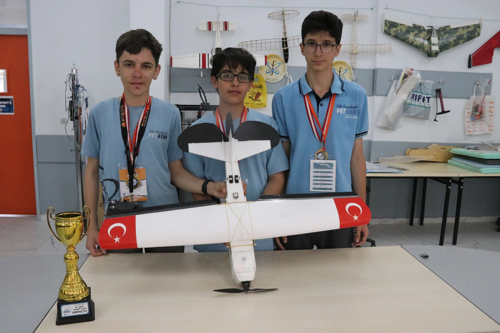 Malatyalı liselilerden büyük başarı: İHA'yla dünya birinciliği!