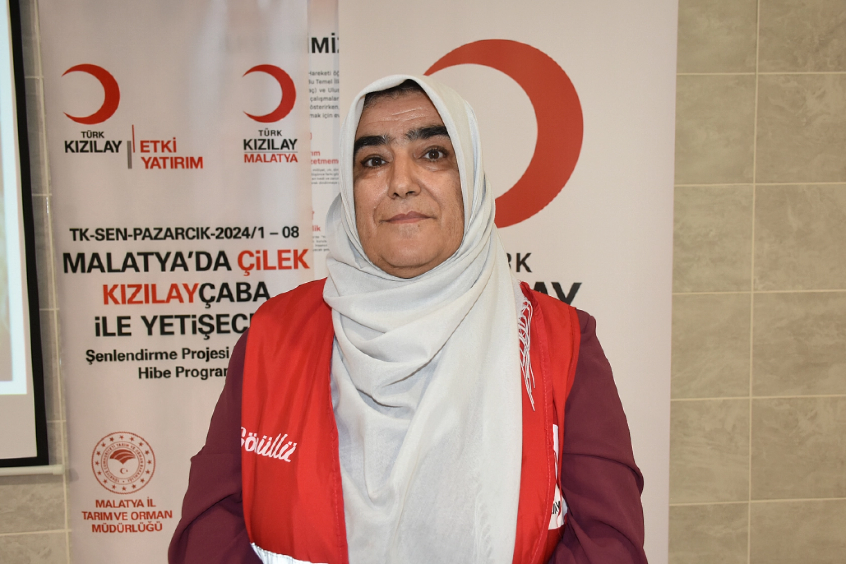 Üreticilere yeni gelir kaynağı: Malatya'da kayısıya alternatif çilek bahçesi projesi!