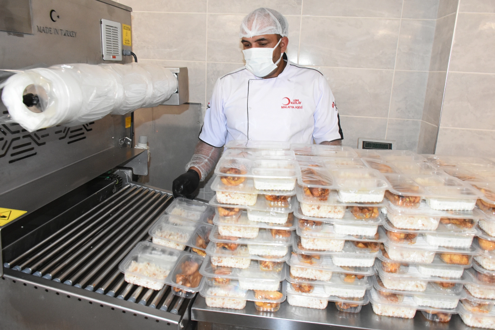 Malatya'da Kızılay Aşevi ihtiyaç sahiplerinin kapısını her gün çalıyor