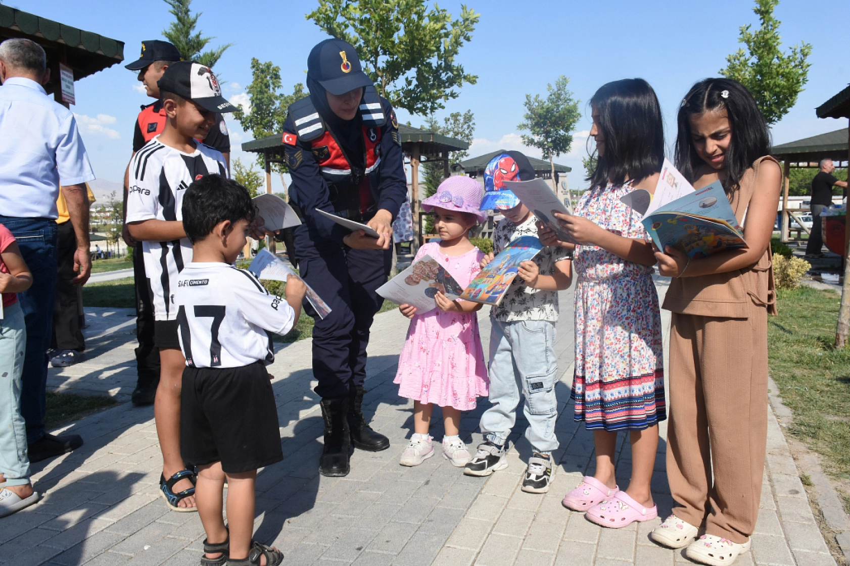 Malatya'da parklar ve mesire alanlarında yogunluk...