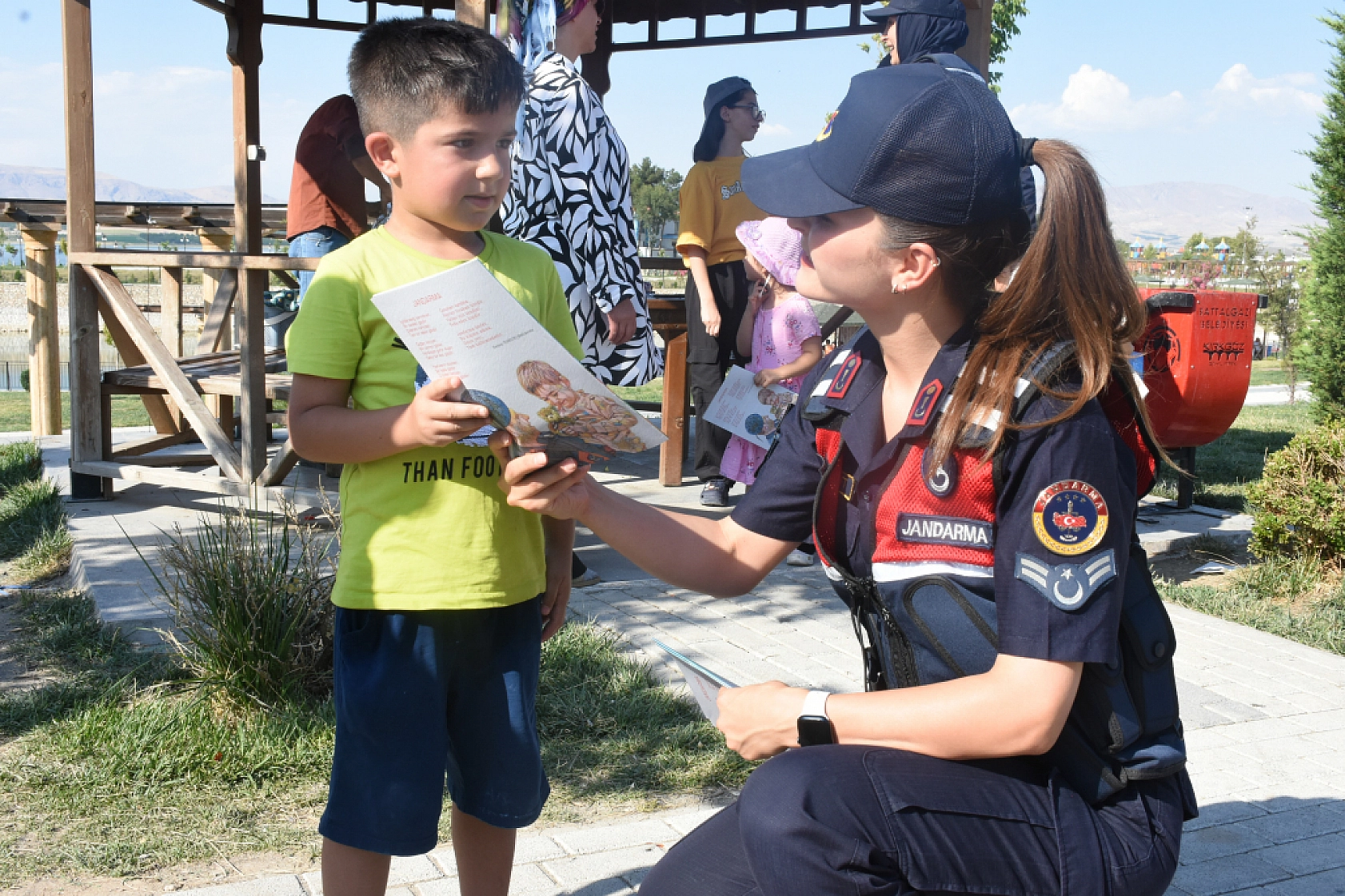 Malatya'da parklar ve mesire alanlarında yogunluk...