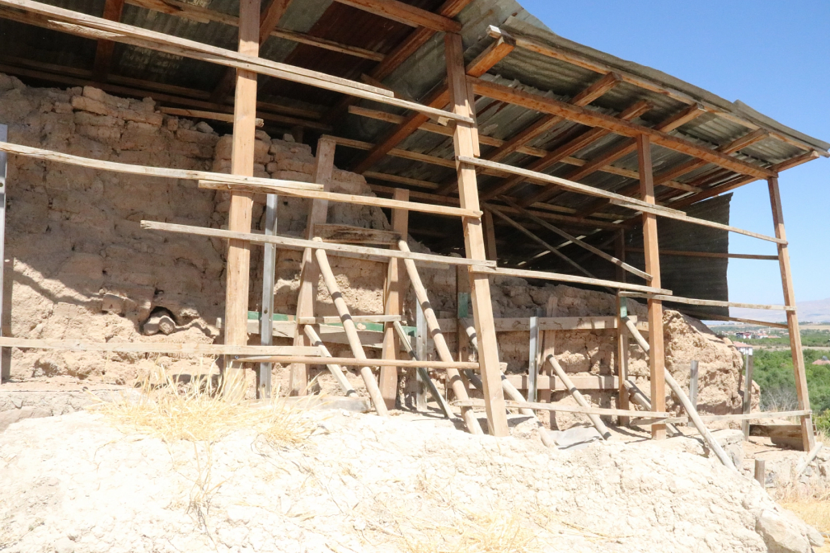 Arslantepe Höyüğü'nde 3 bin yıllık sur duvarı onarılıyor!