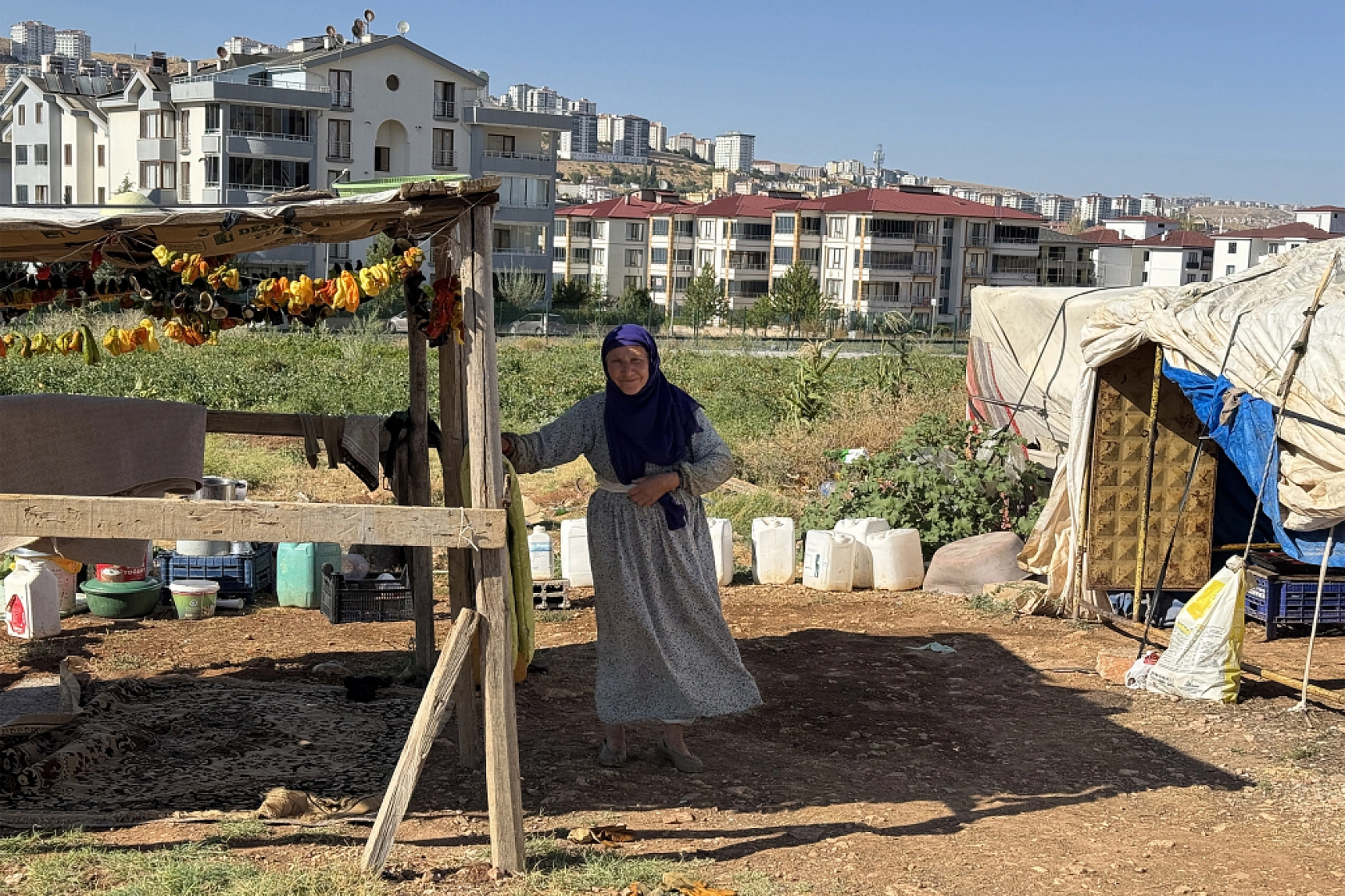 Şanlıurfa'dan Elazığ'a geldiler... Tarla kiraladılar.. Üretim yaparak Elazığ'dan Malatya'ya gönderiyorlar...