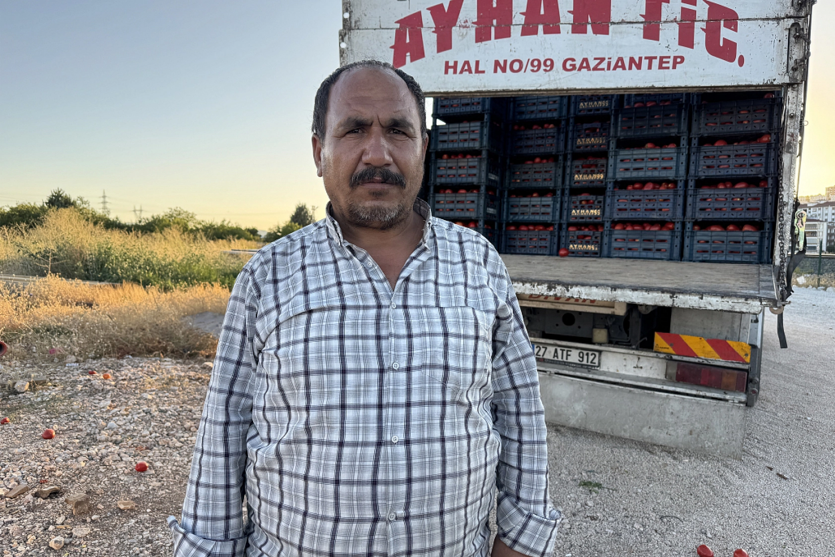 Şanlıurfa'dan Elazığ'a geldiler... Tarla kiraladılar.. Üretim yaparak Elazığ'dan Malatya'ya gönderiyorlar...
