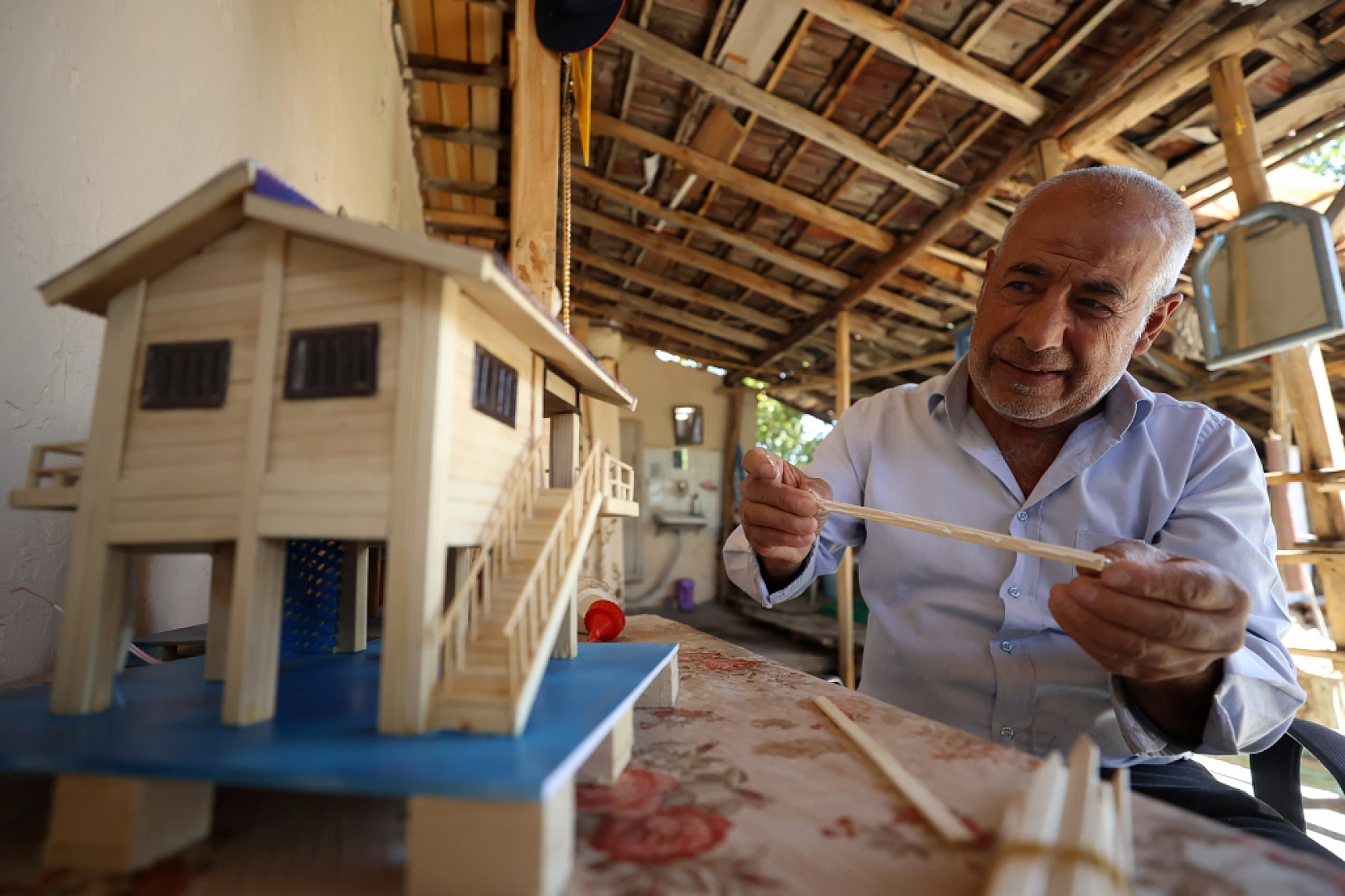 Ağabeyinin maketlerinden etkilendi: İnternet üzerinden satış yapıyor… Ustalığını 36 yıldır sürdürüyor