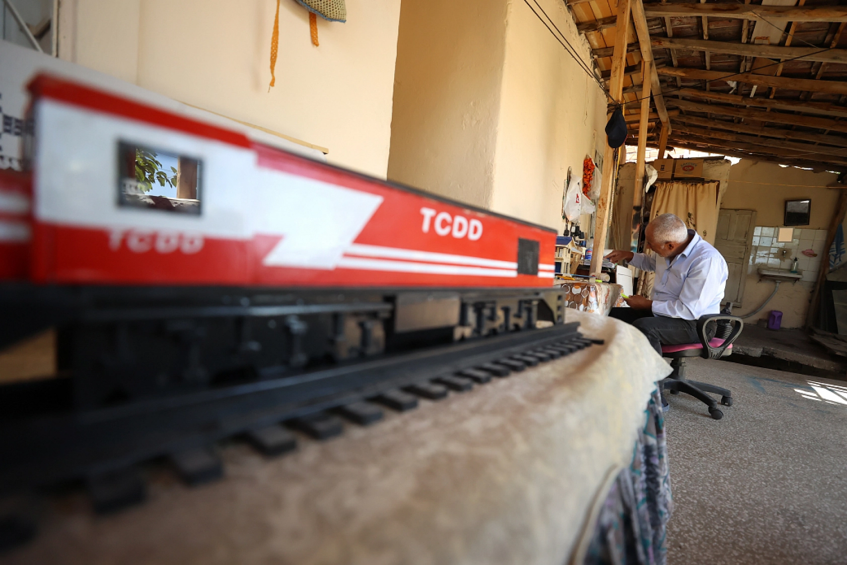 Ağabeyinin maketlerinden etkilendi: İnternet üzerinden satış yapıyor… Ustalığını 36 yıldır sürdürüyor