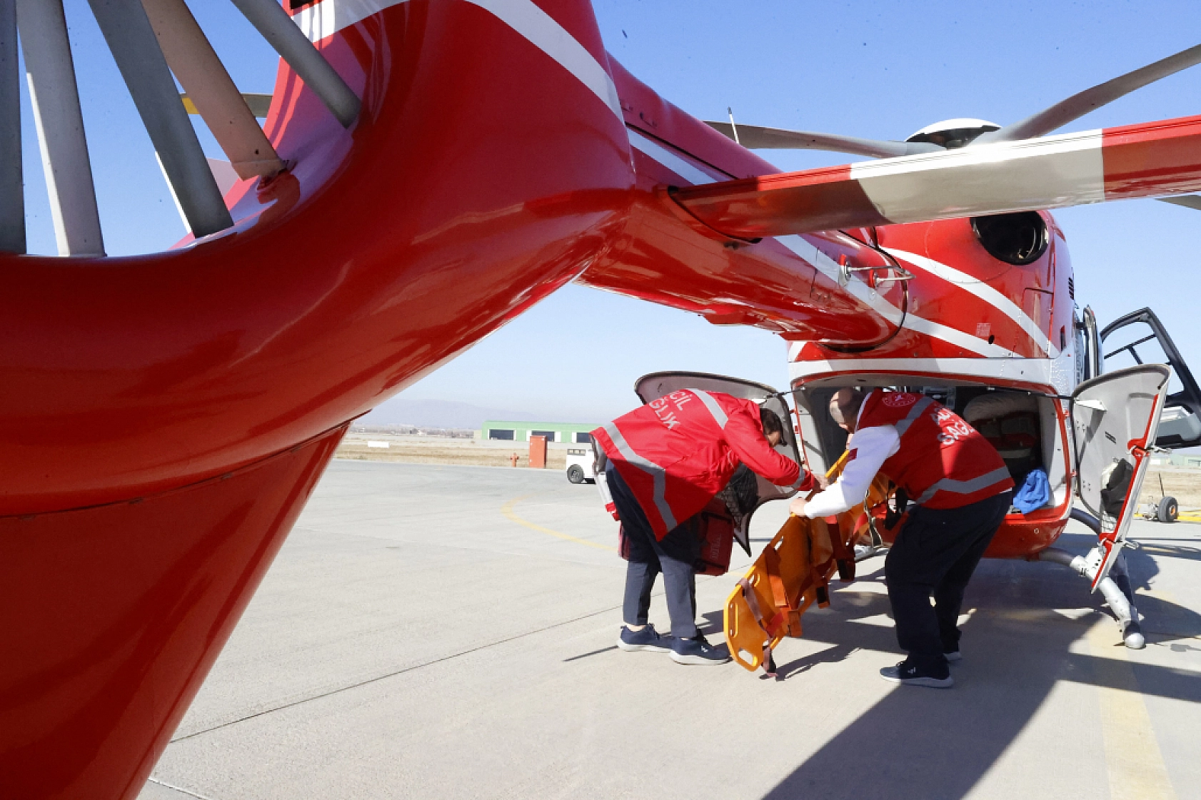 Zamanla yarışan kanatlar: Malatya'daki ambulans helikopter 6 ilde hayat kurtarıyor