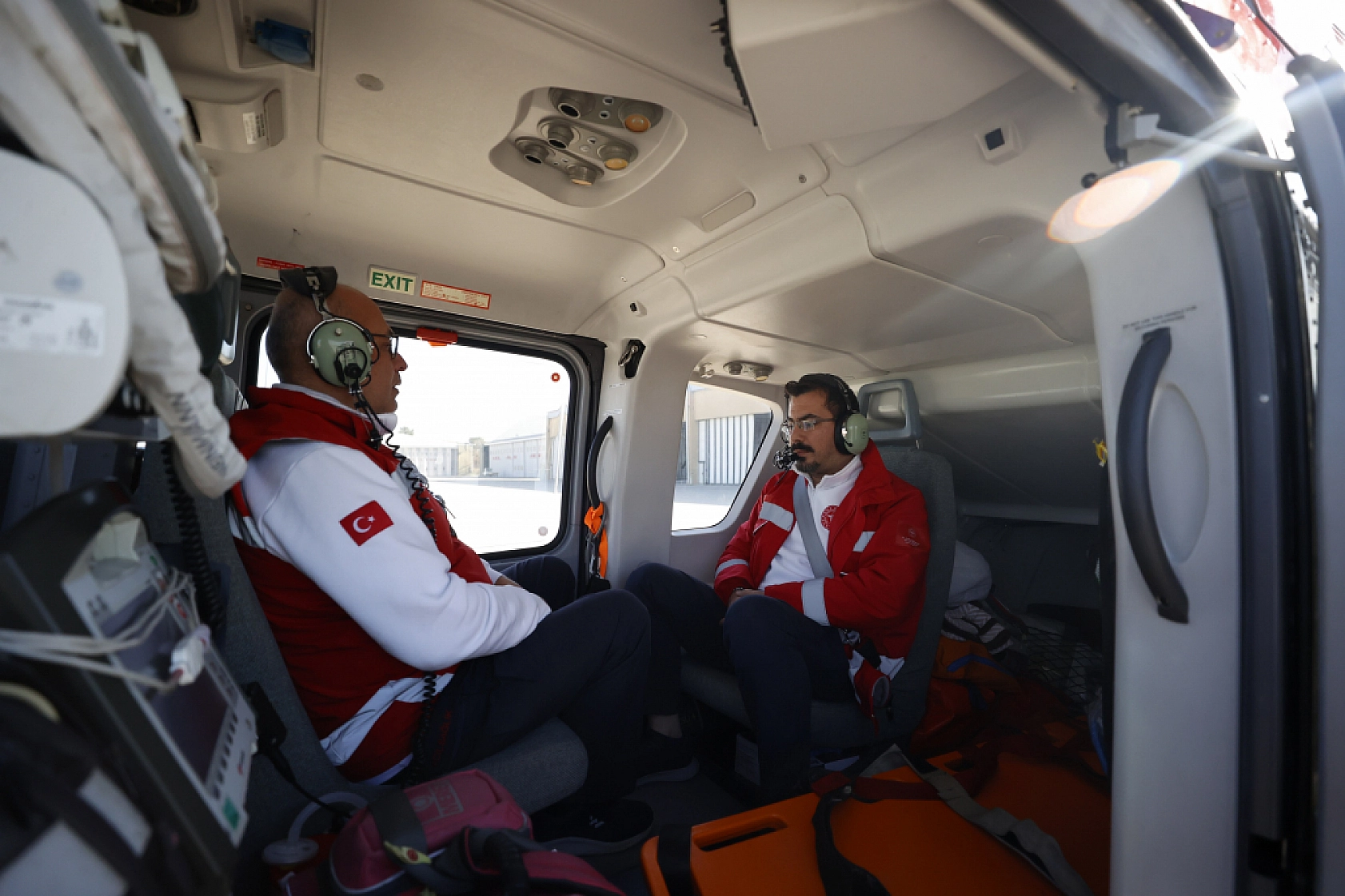 Ambulans helikopterle 'hızır' gibi yetişiyorlar