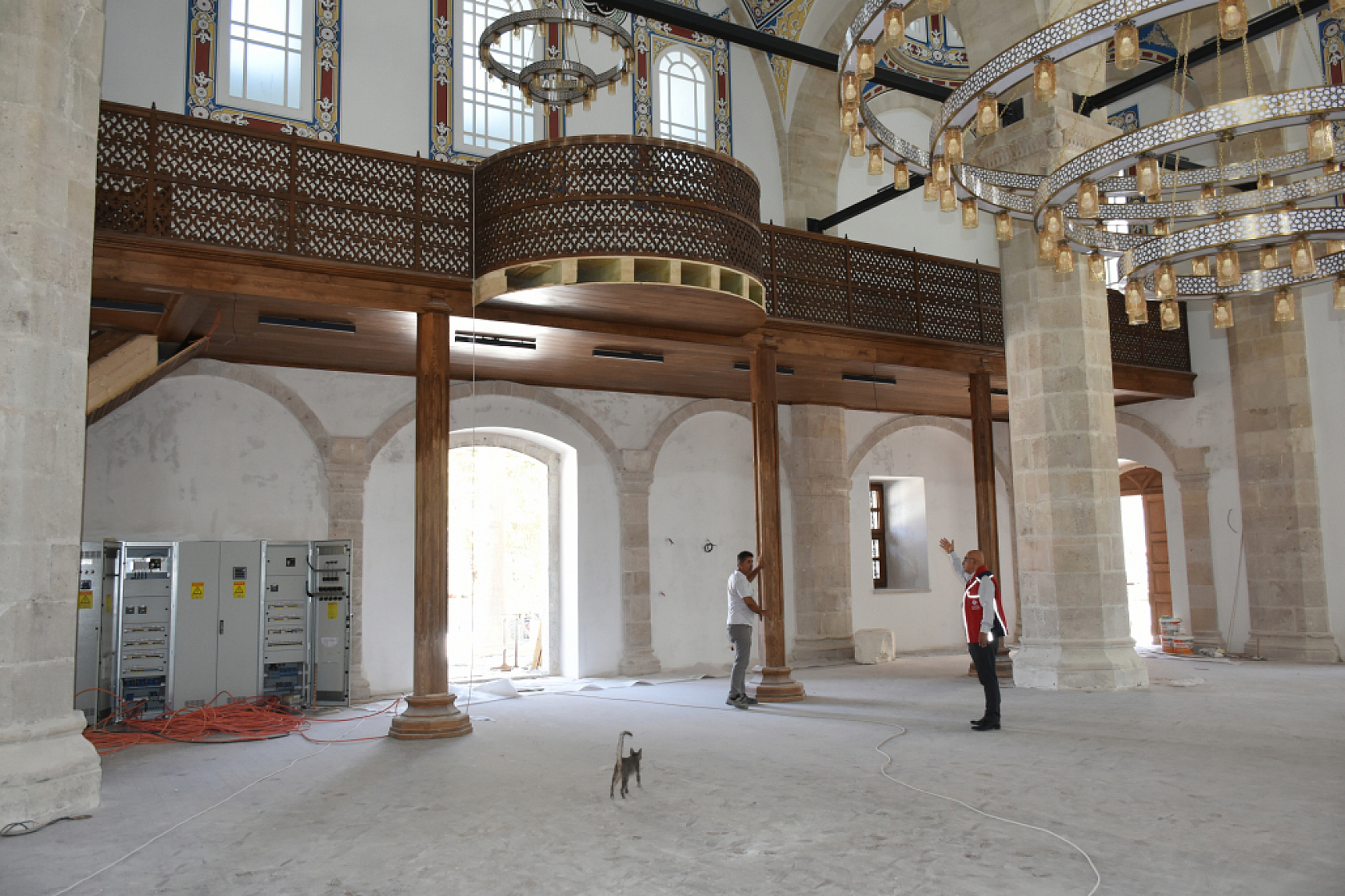 Taş taş numaralandırıldı, çelikle güçlendirildi! Yeni Cami'de ince işçilik yapılıyor