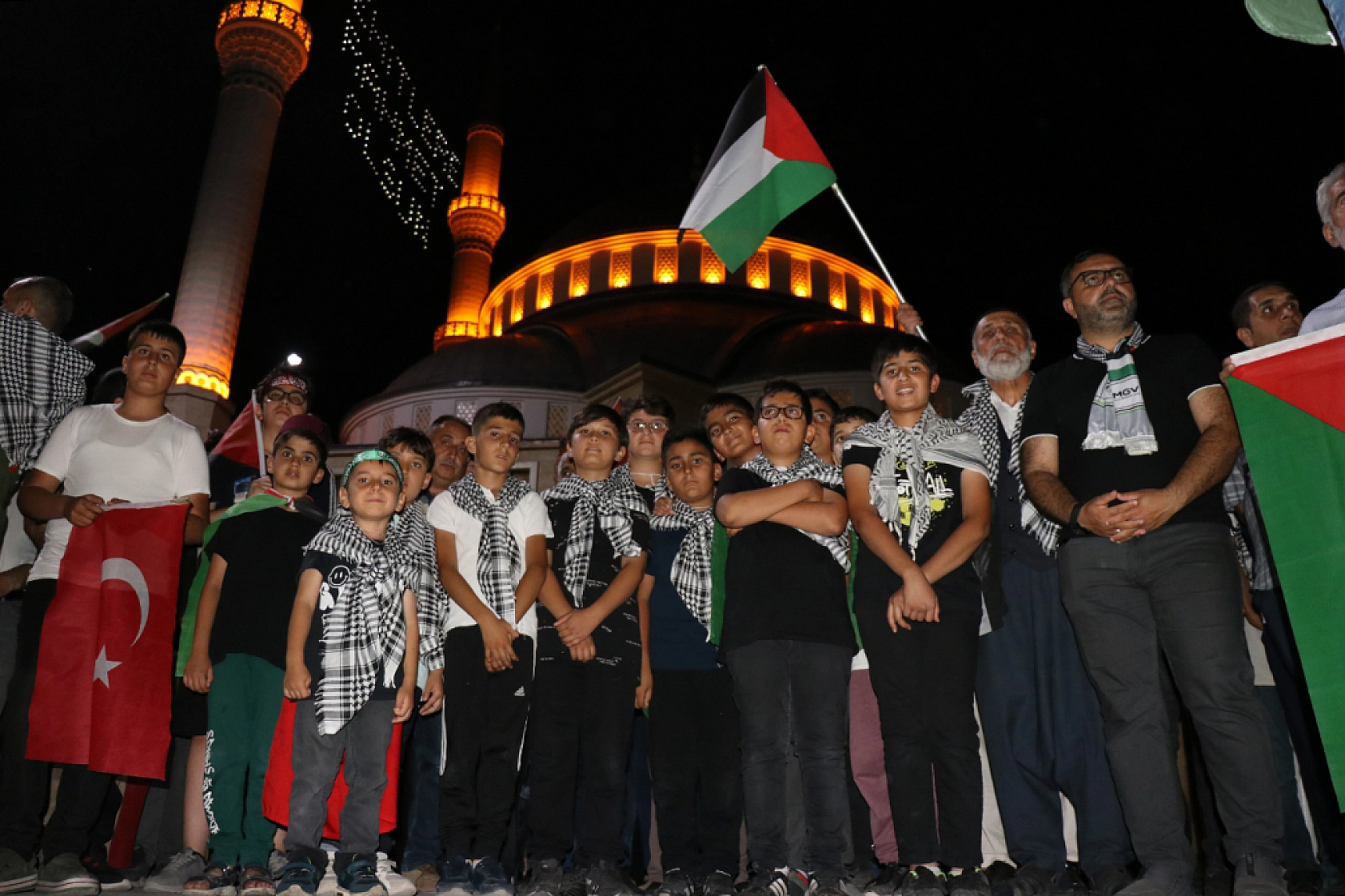 Malatya'da binlerce kişi bir araya geldi