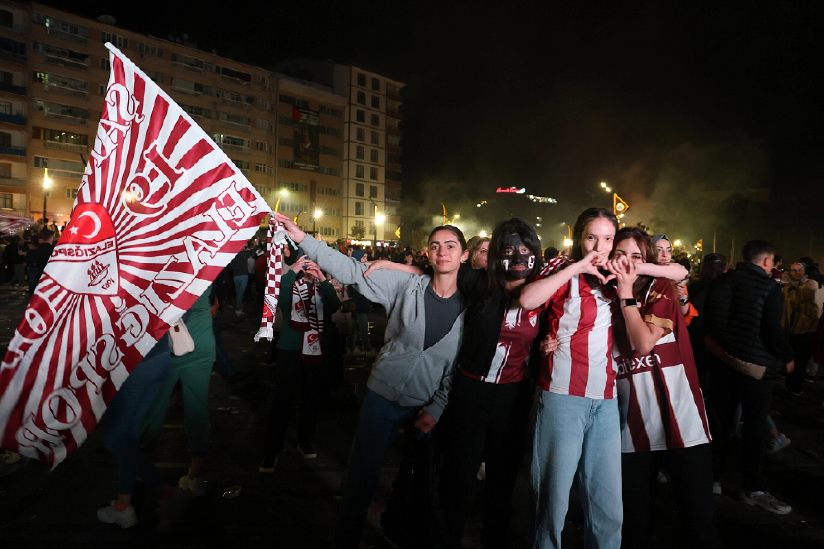 Komşuda Sevinç Başladı..! Sokaklar Bayram Havasına Döndü.
