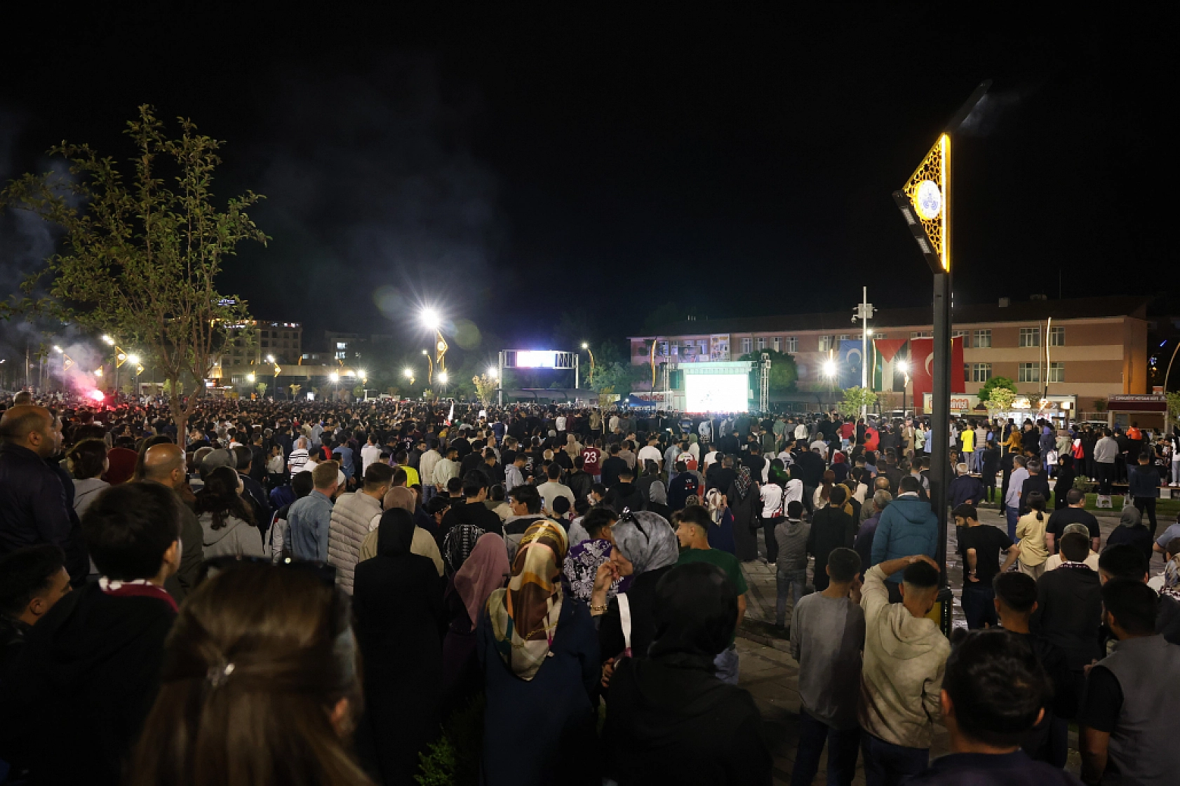 Komşuda Sevinç Başladı..! Sokaklar Bayram Havasına Döndü.