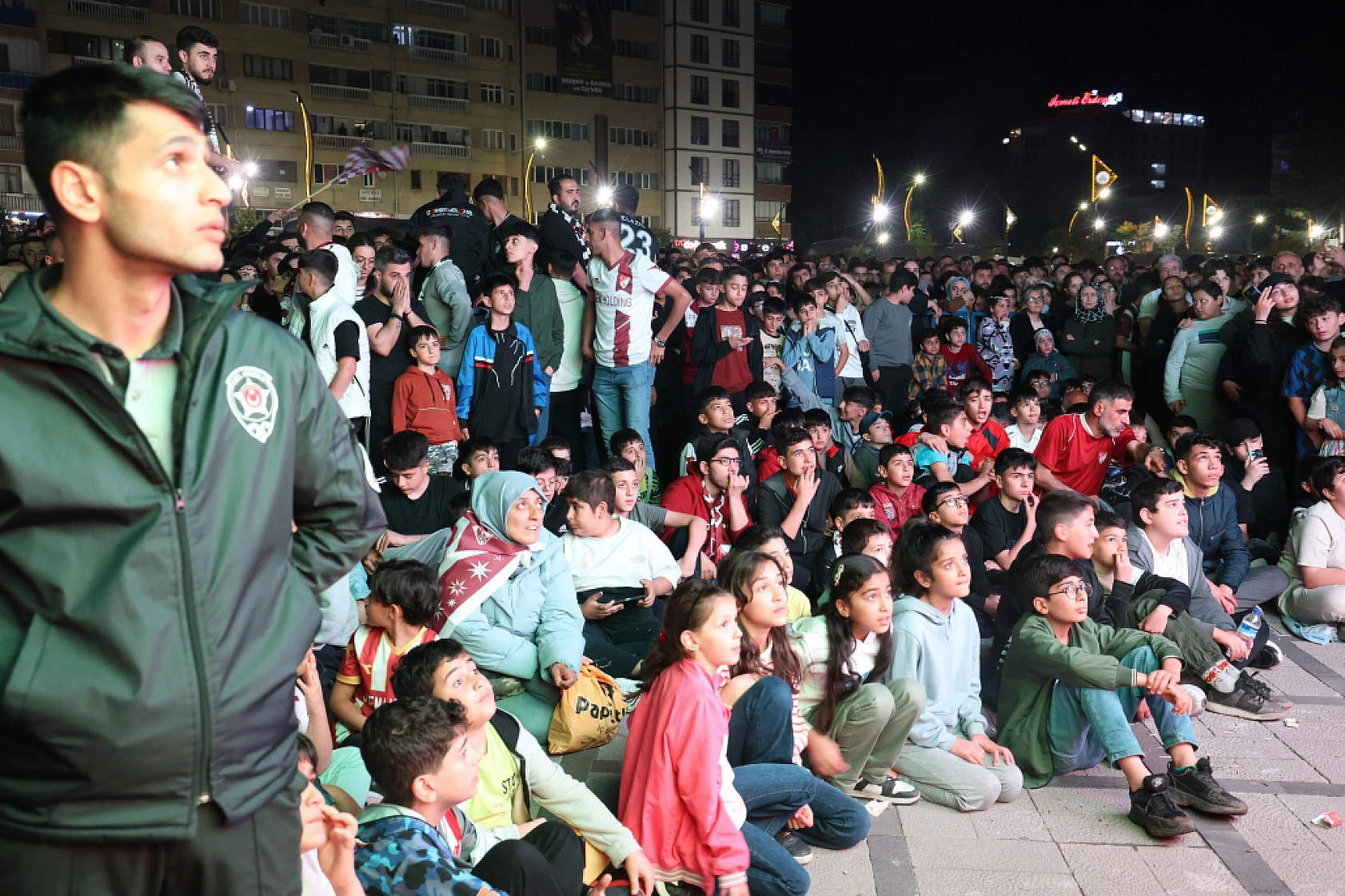 Komşuda Sevinç Başladı..! Sokaklar Bayram Havasına Döndü.